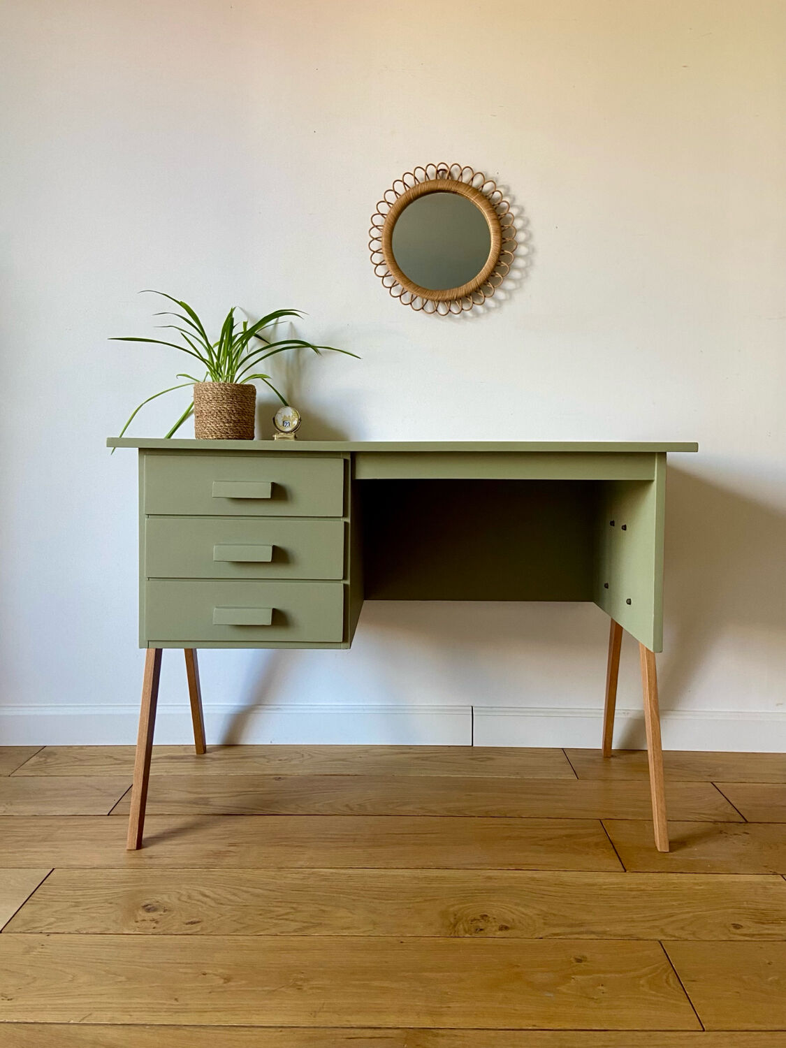 Restored Scandinavian teak desk - Tapered legs