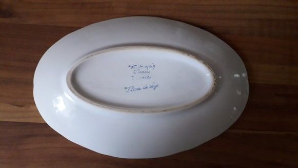 Empty-pocket "flower of lys" painted by hand