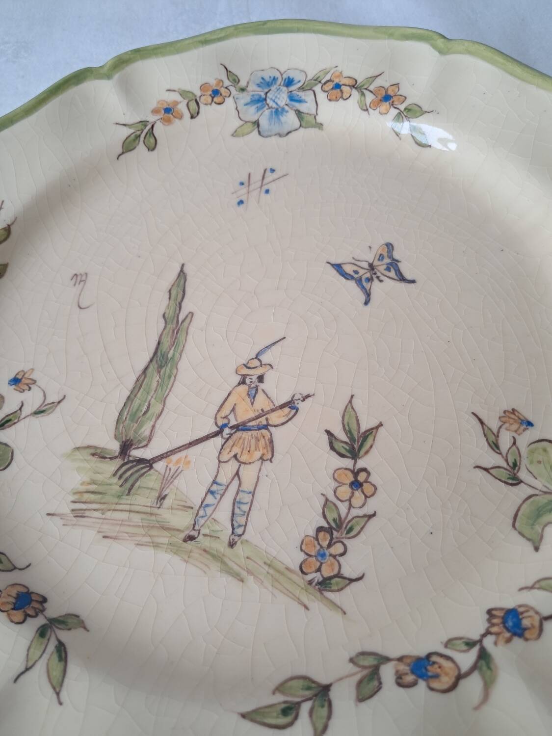 6 dinner plates with Moustiers de Longchamp decor. 1985
