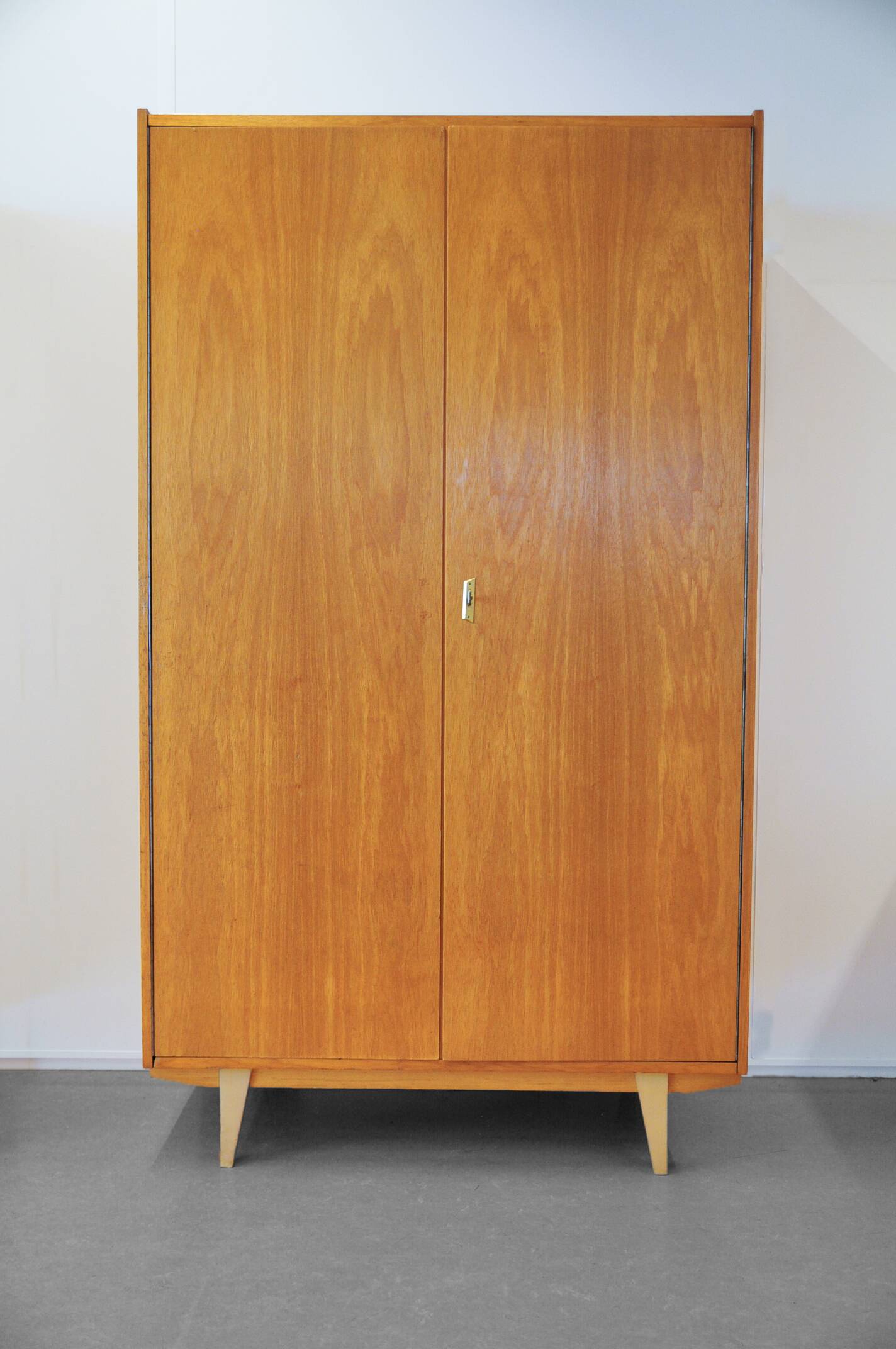 Light wood wardrobe, 1960s