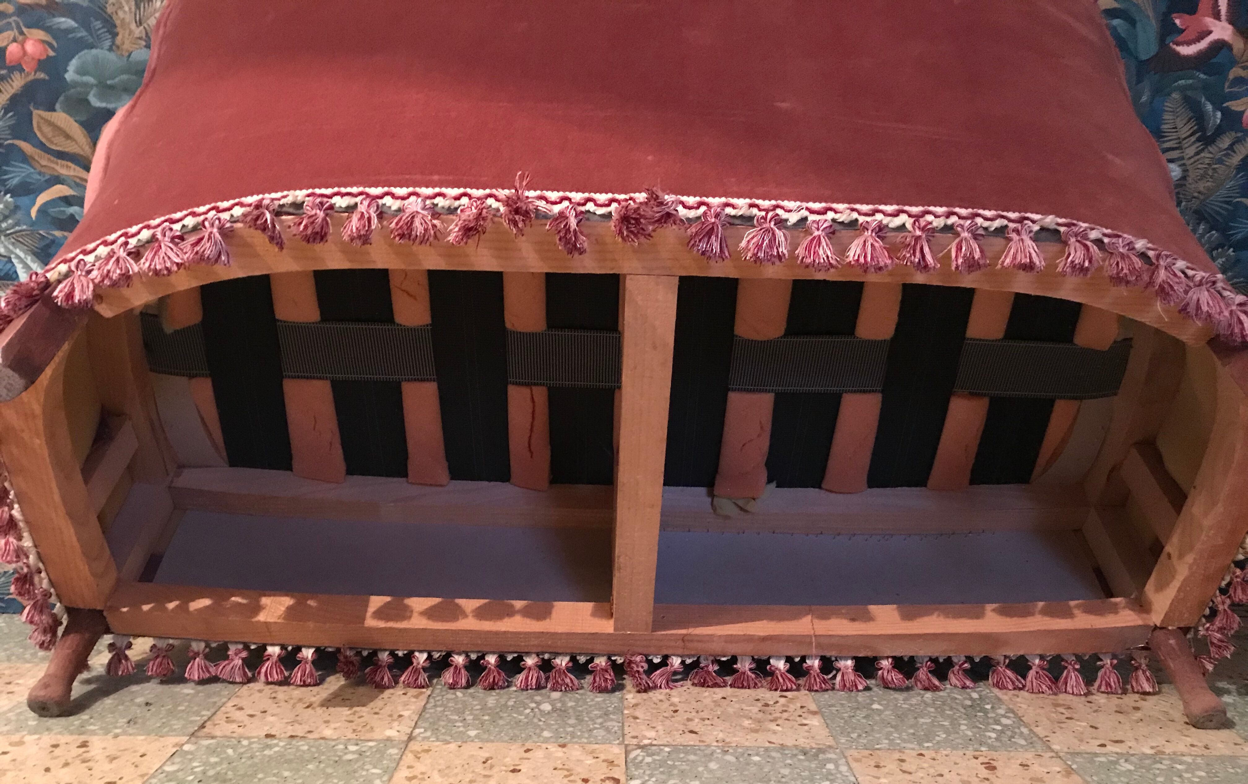 Sofa padded in old pink velvet