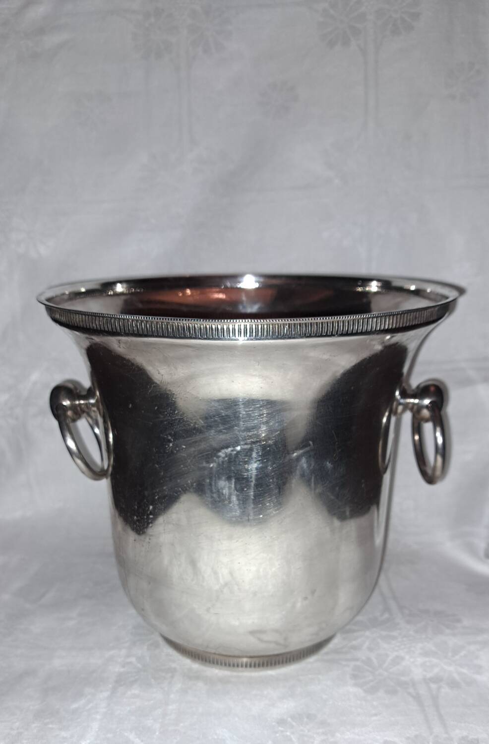 Apladur champagne bucket in silver metal.