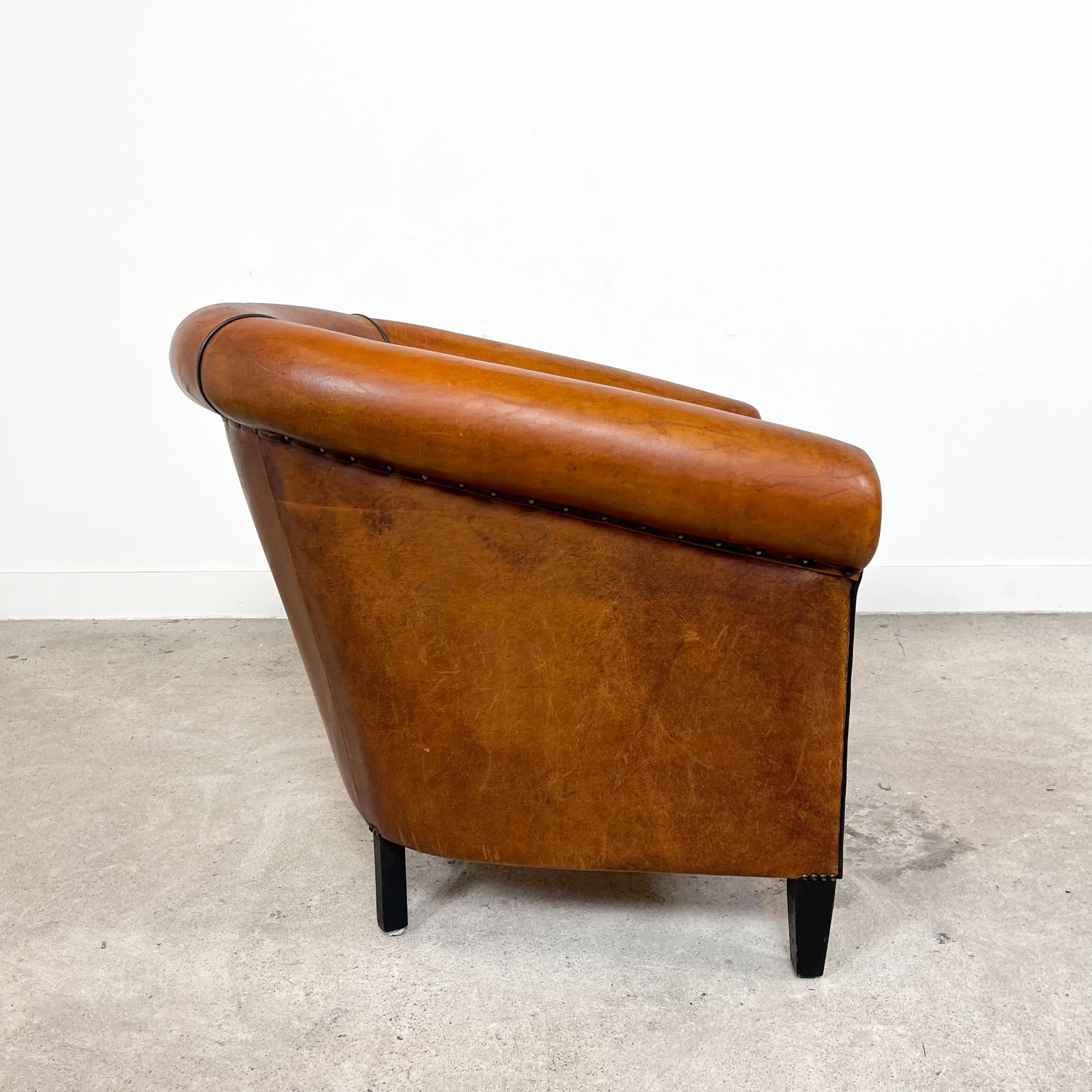 Vintage sheep leather club chair tub by Lounge atelier