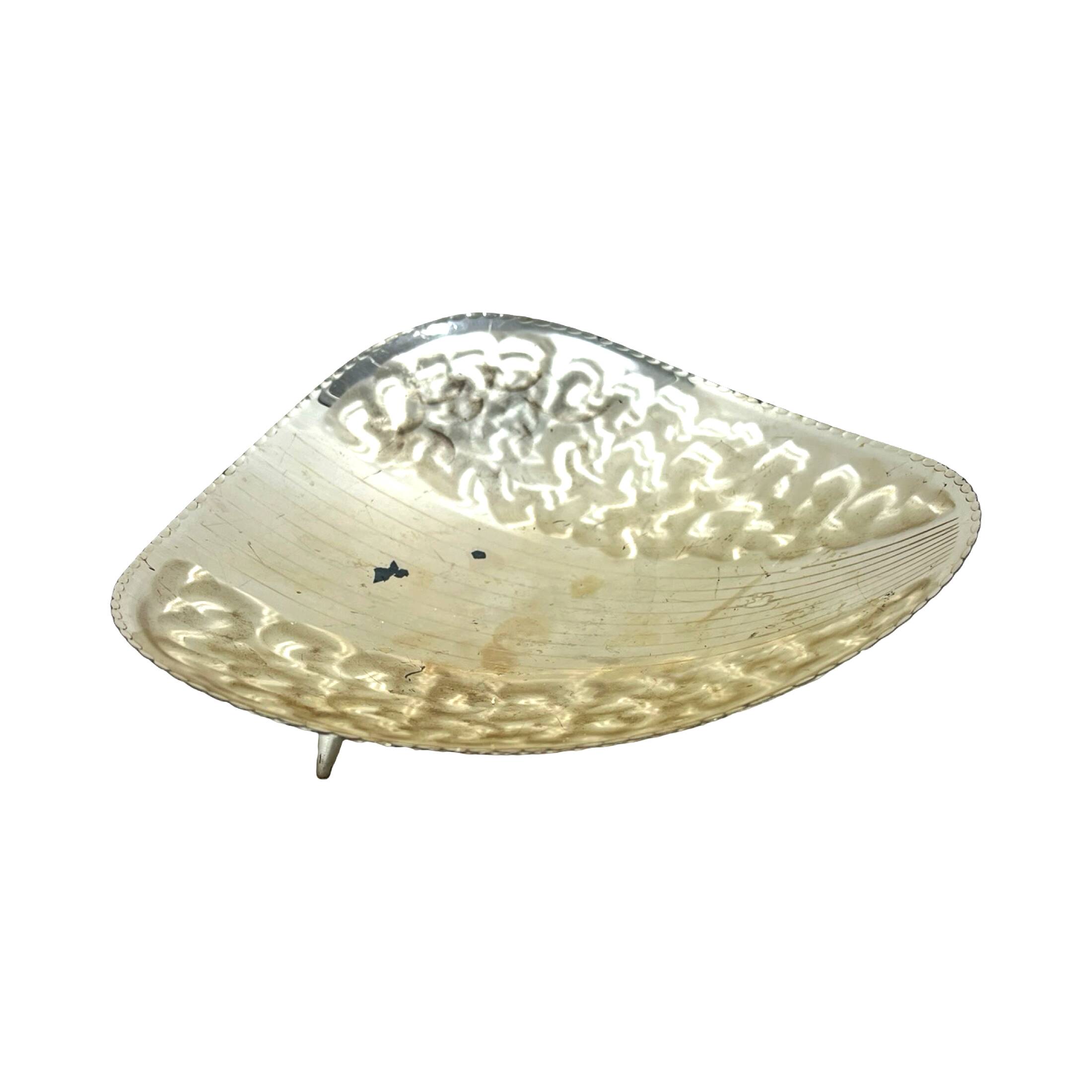 Vintage plated plate on leaf-shaped legs, silver-plated, Germany, 1970s.