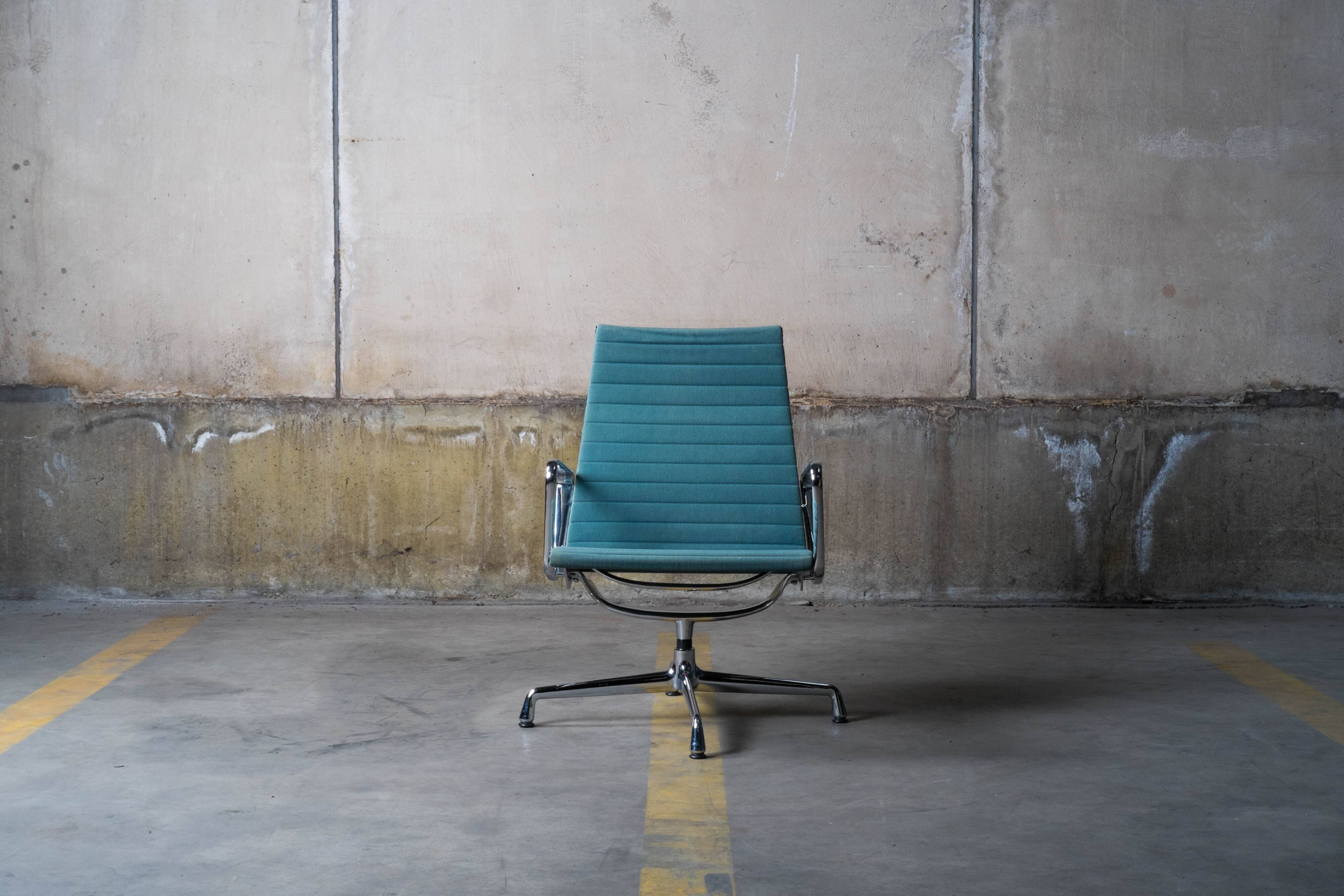Charles & Ray Eames - Vitra EA116 easy chair