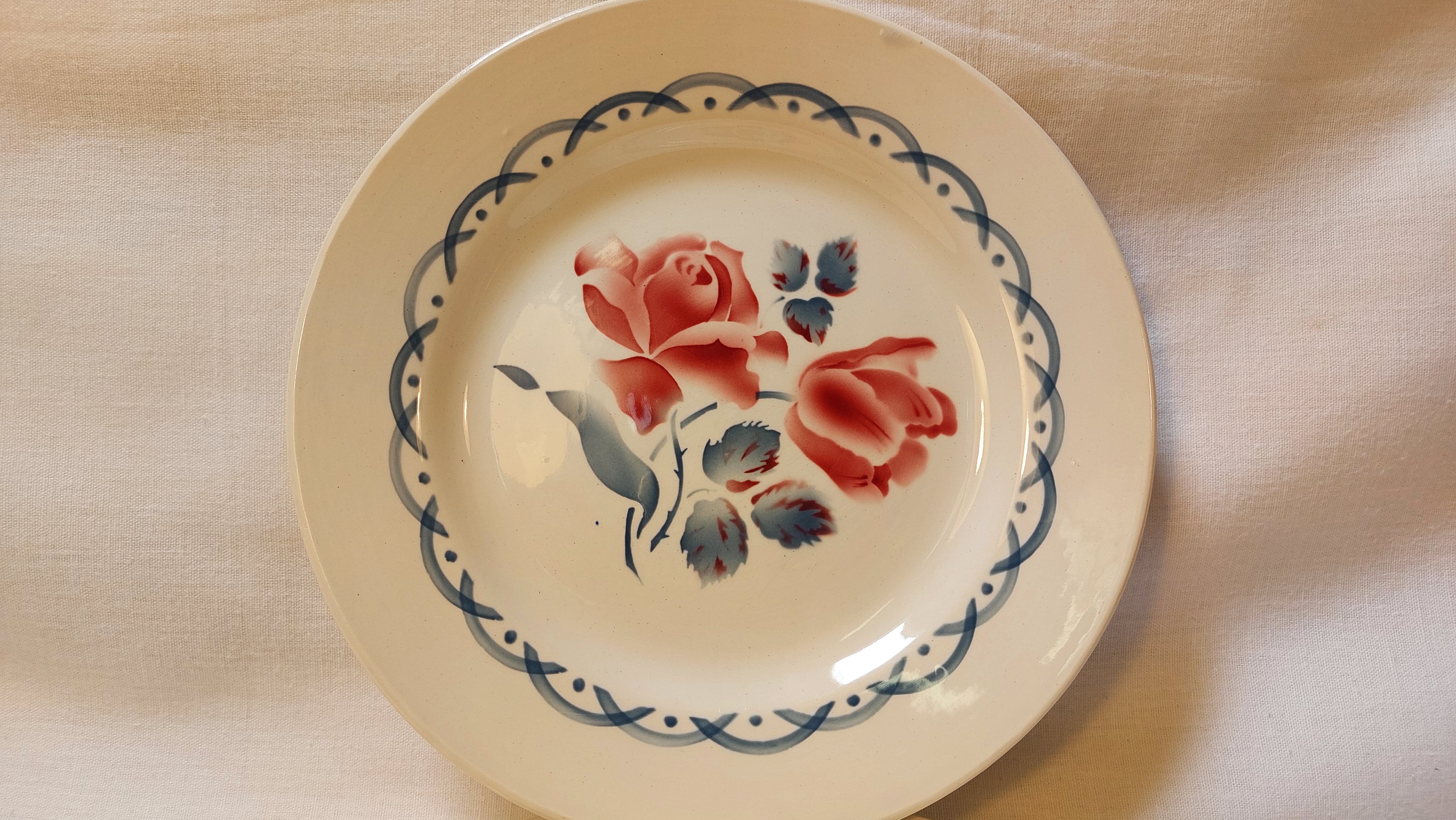 Set of 8 old flat plates from digoin sarreguemines earthenware factories - cannes model