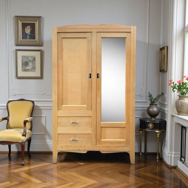 Armoire parisienne d’hôtel vintage chêne blond 1950