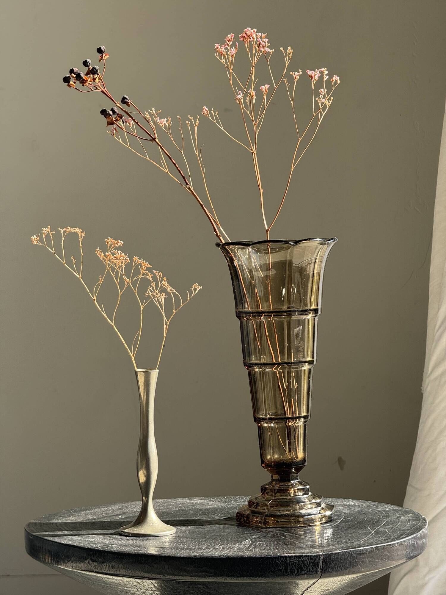 Vase soliflore vintage en métal gris à pied évasé H17 D6