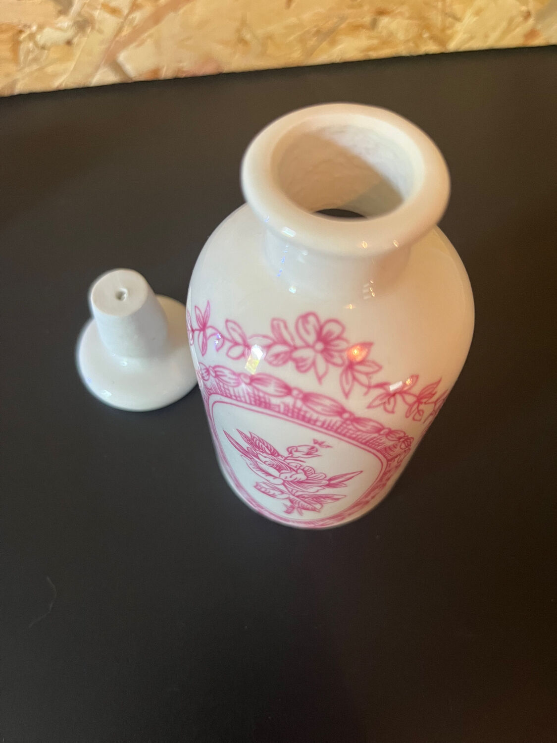 Set of porcelain pots of paris