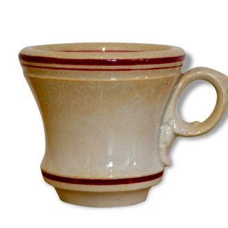 Tasse en porcelaine signée , 1900