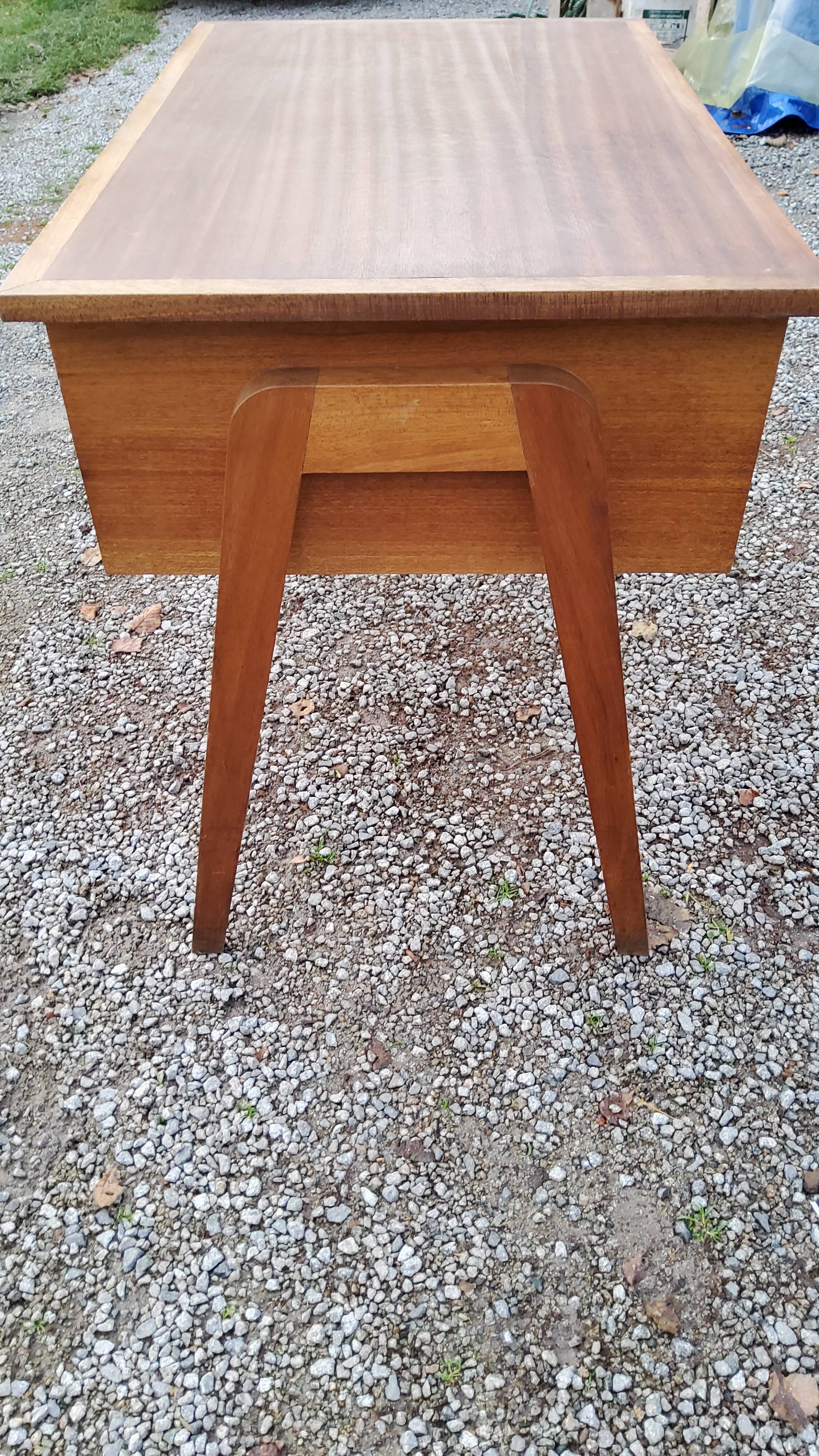 Office of the 50s in mahogany blond compass feet