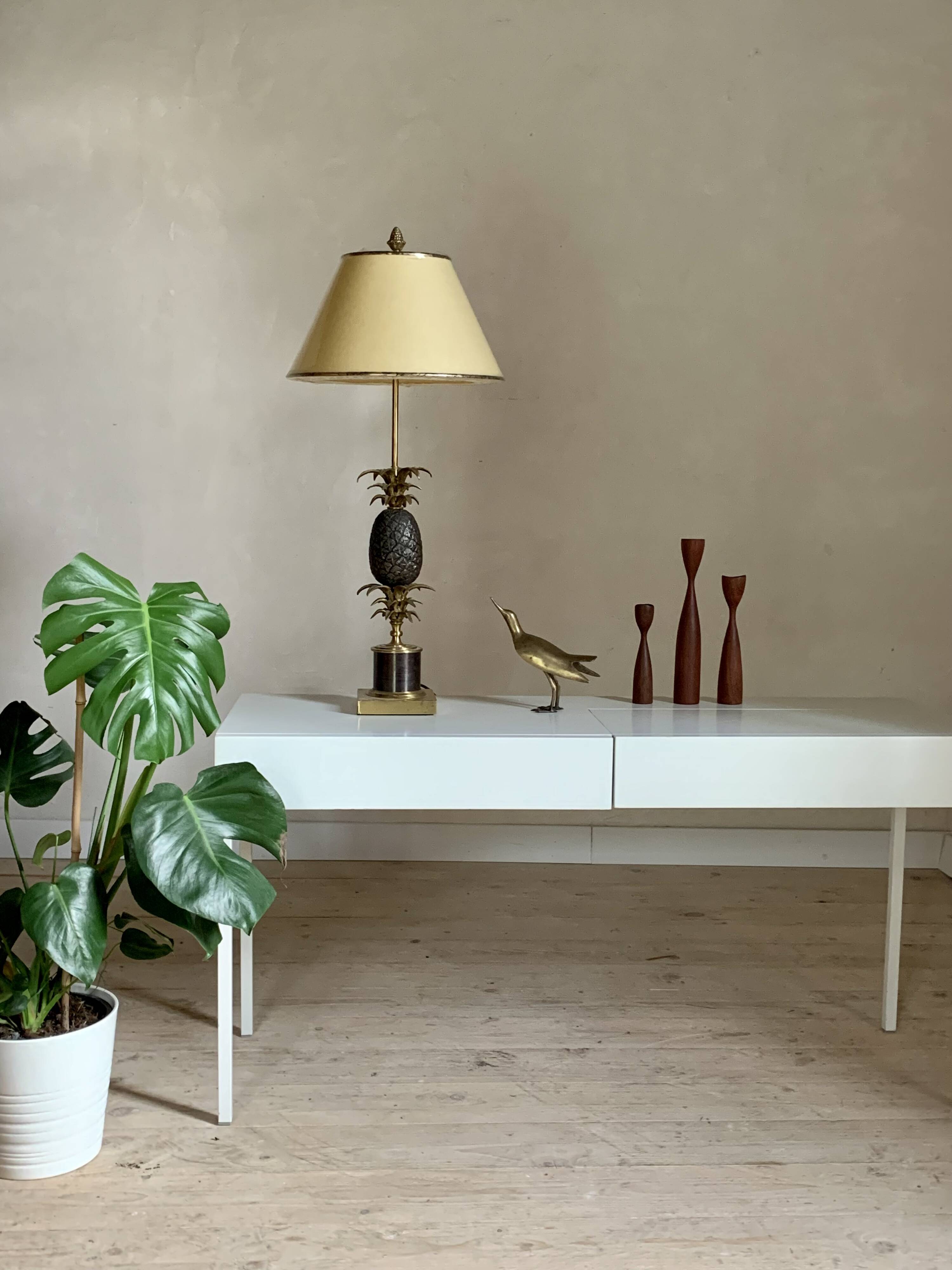 Bronze pineapple lamp