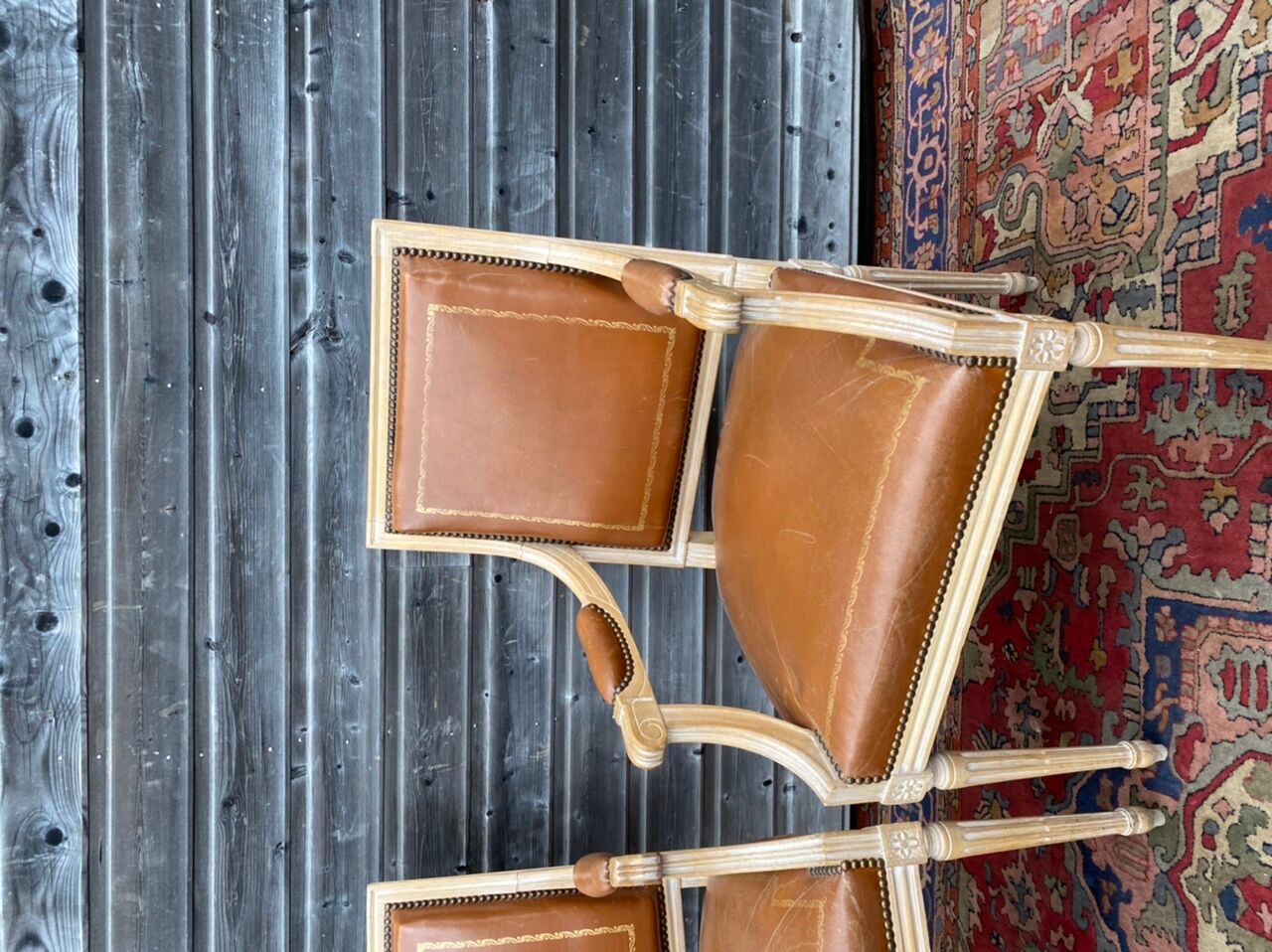 Paire De Fauteuils En Bois Laqué De Style Louis XVI