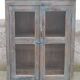 Petite armoire vitrée en bois