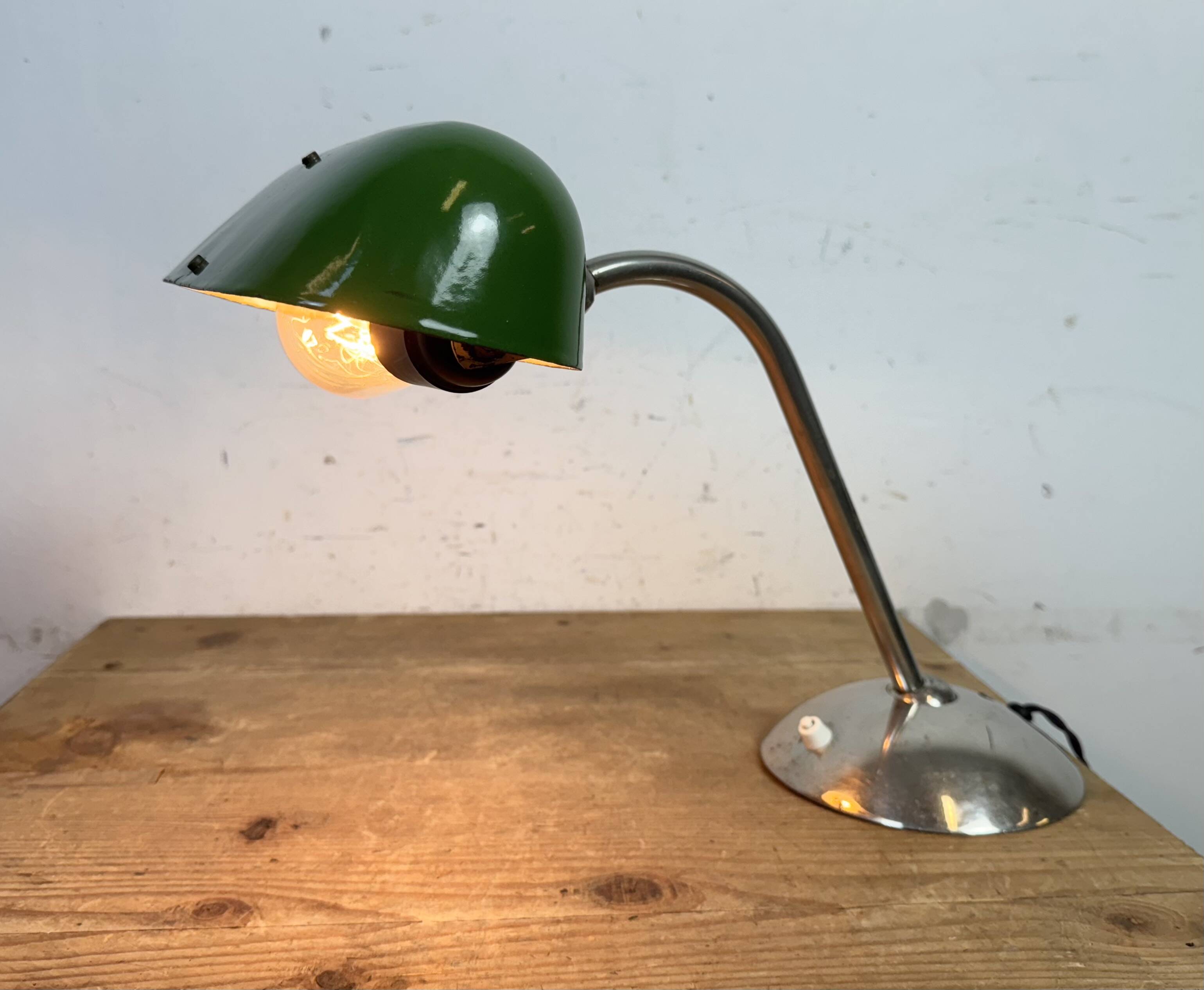 Vintage Green Enamel Bankers Table Lamp, 1950s