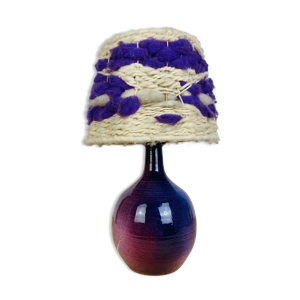 lampe céramique violette et abat jour laine années 70