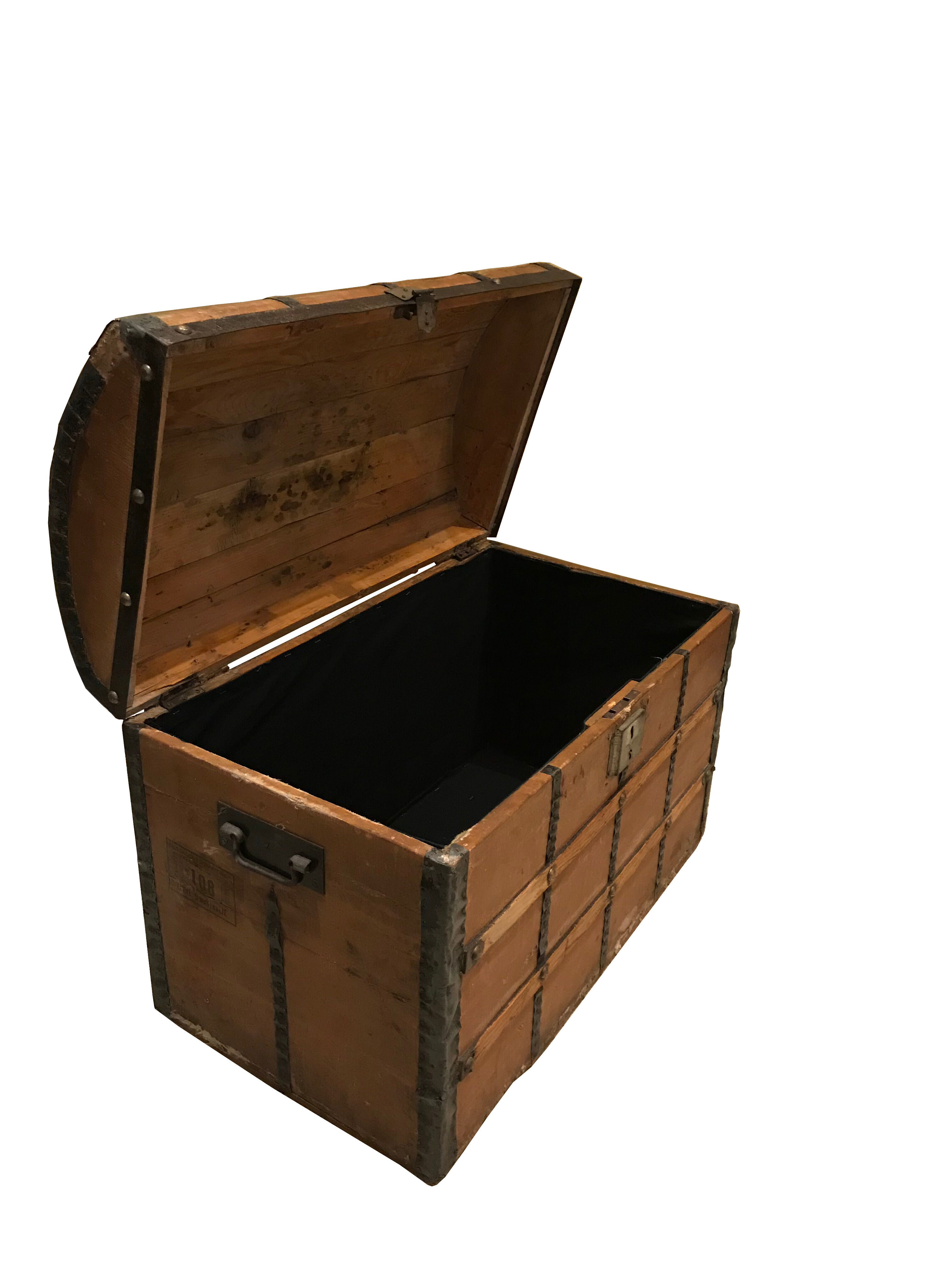 Former bulging travel trunk