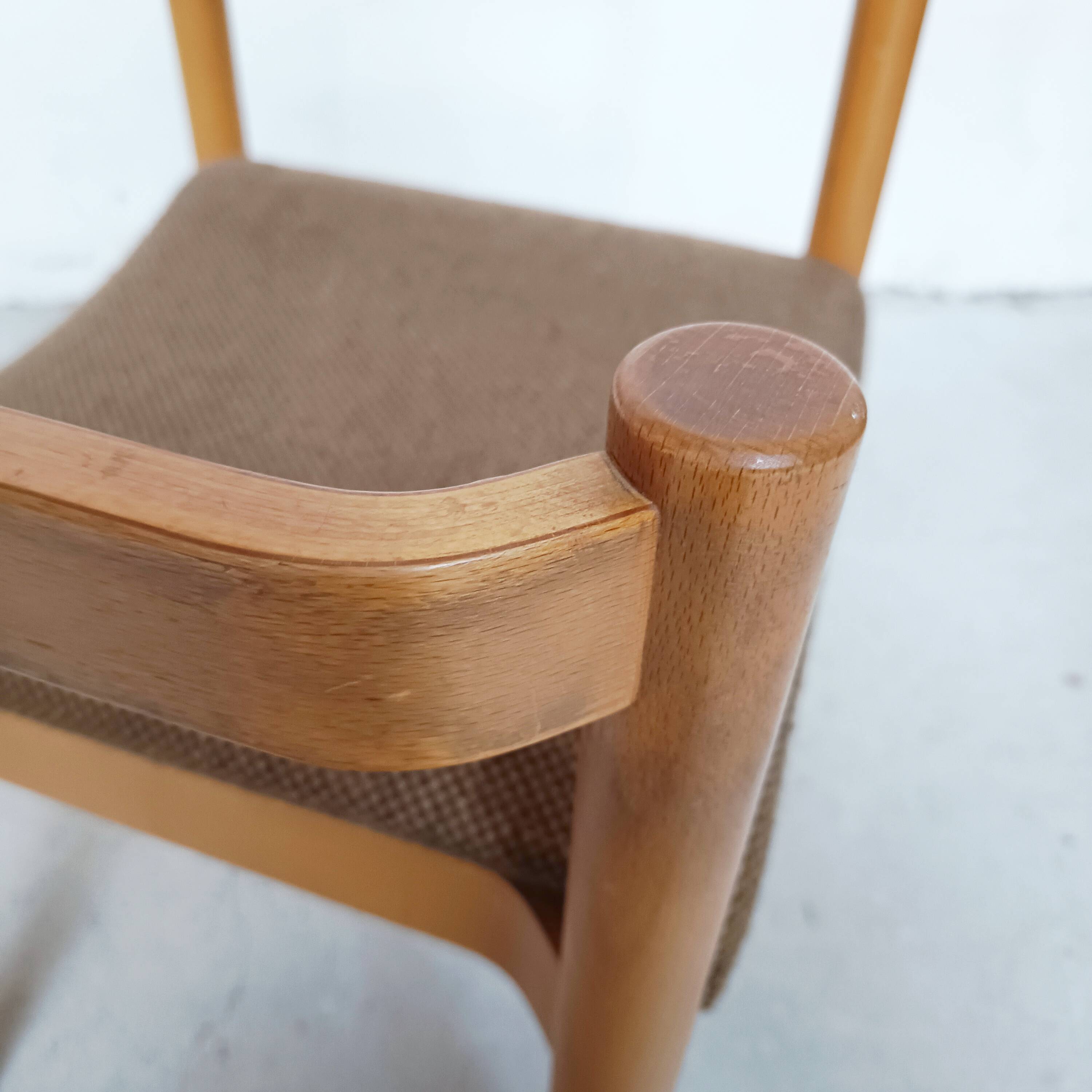 6 chaises Hiller, 1980