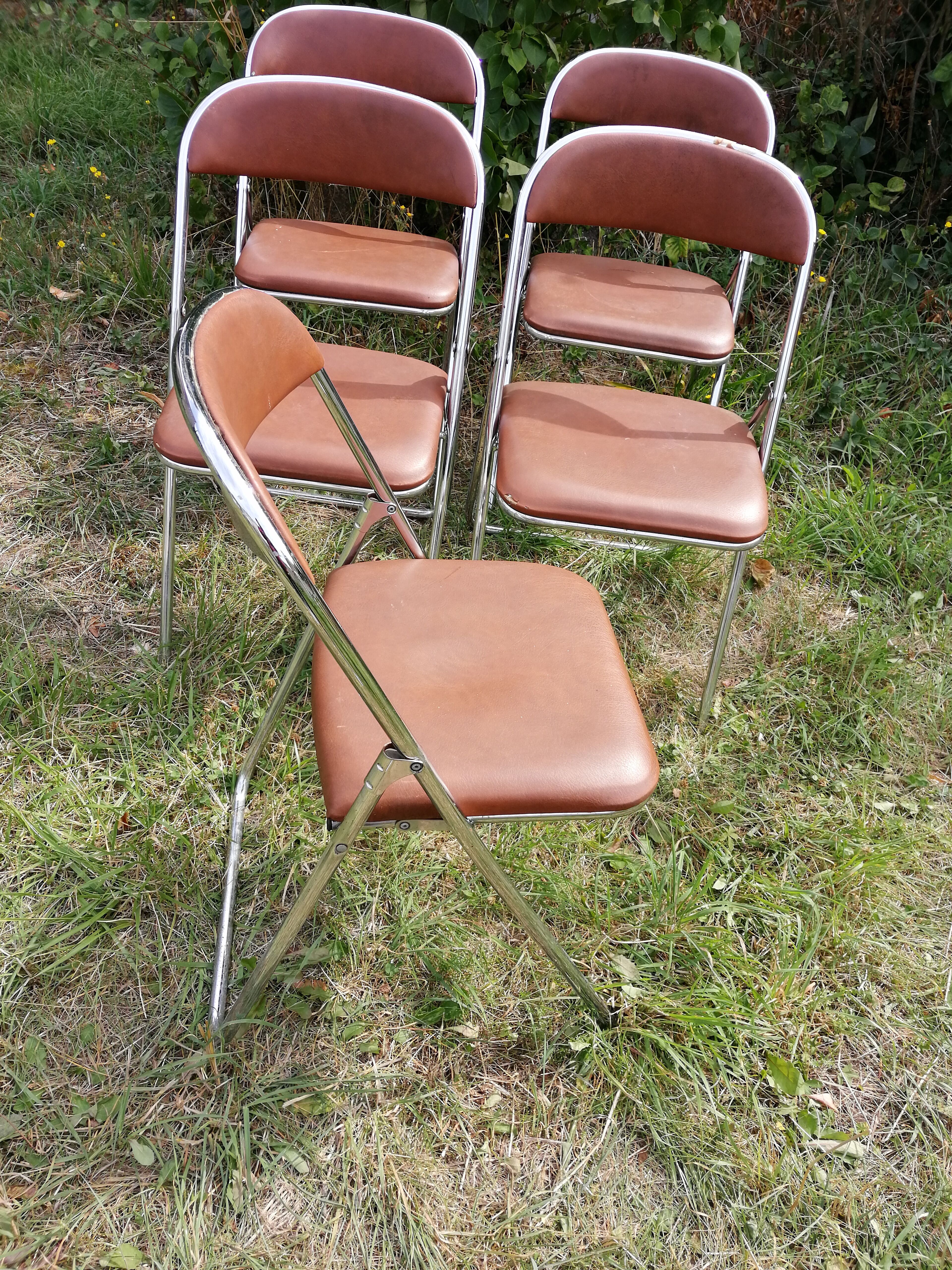 5 foldable chairs