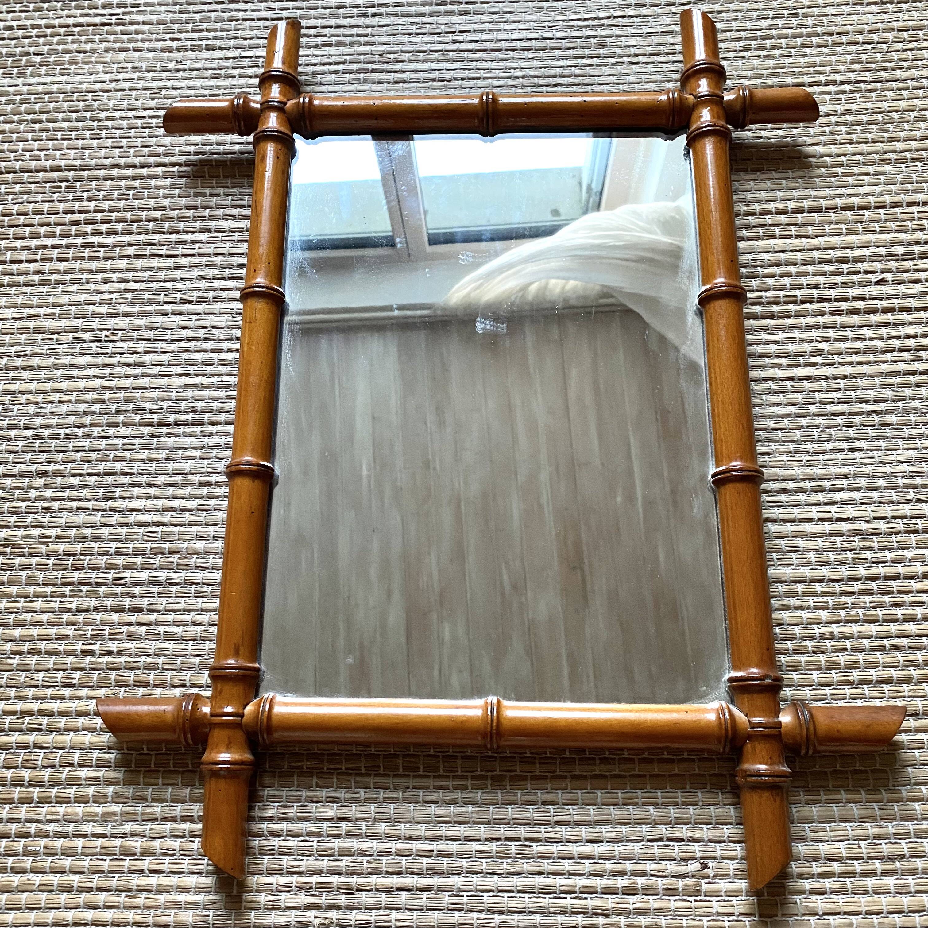 Miroir vintage en bois tourné