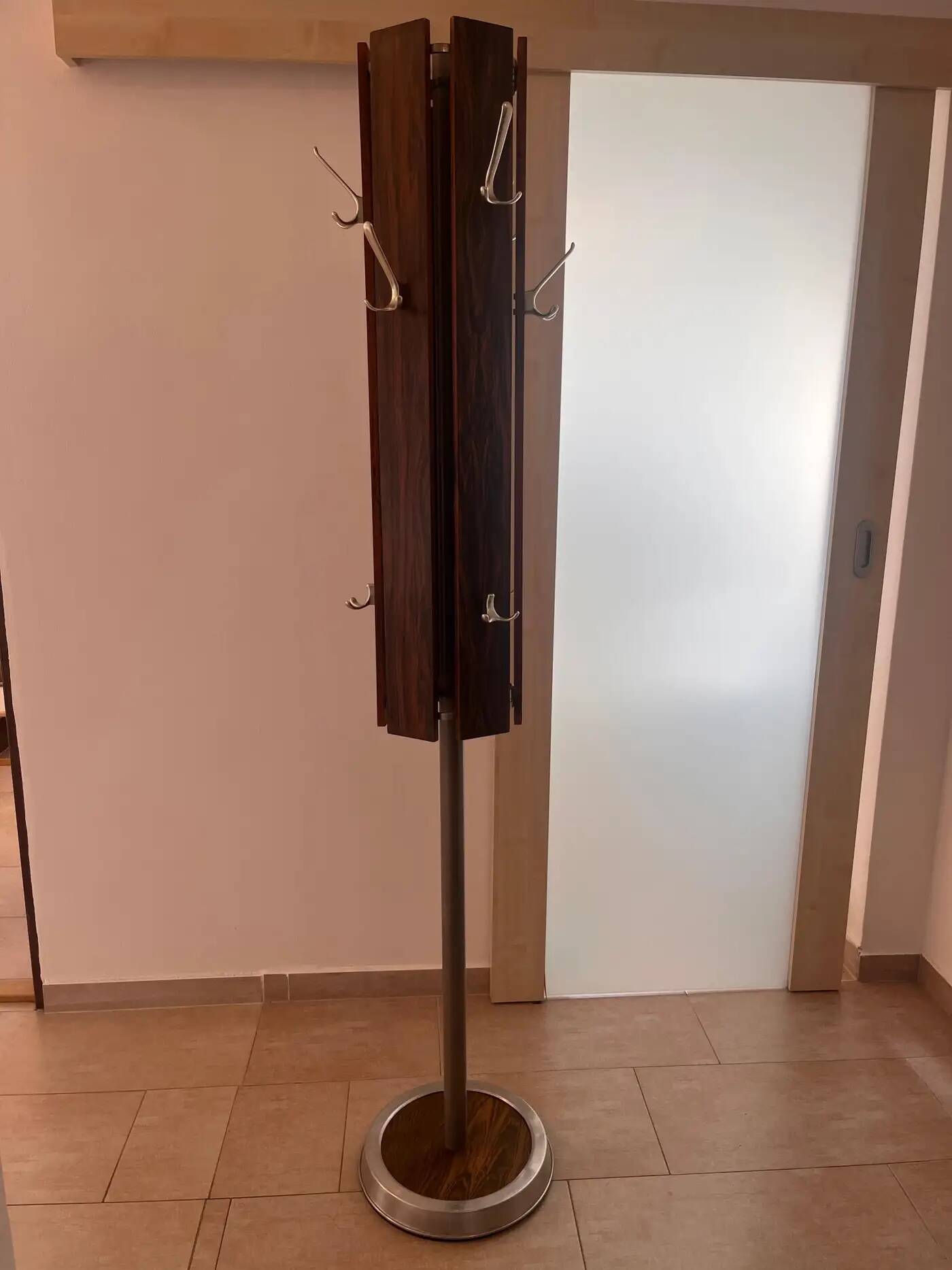 Porte-manteau scandinave en palissandre et aluminium, design milieu du siècle - années 1960