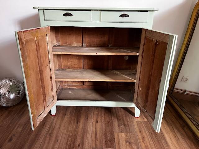 Green Parisian Buffet