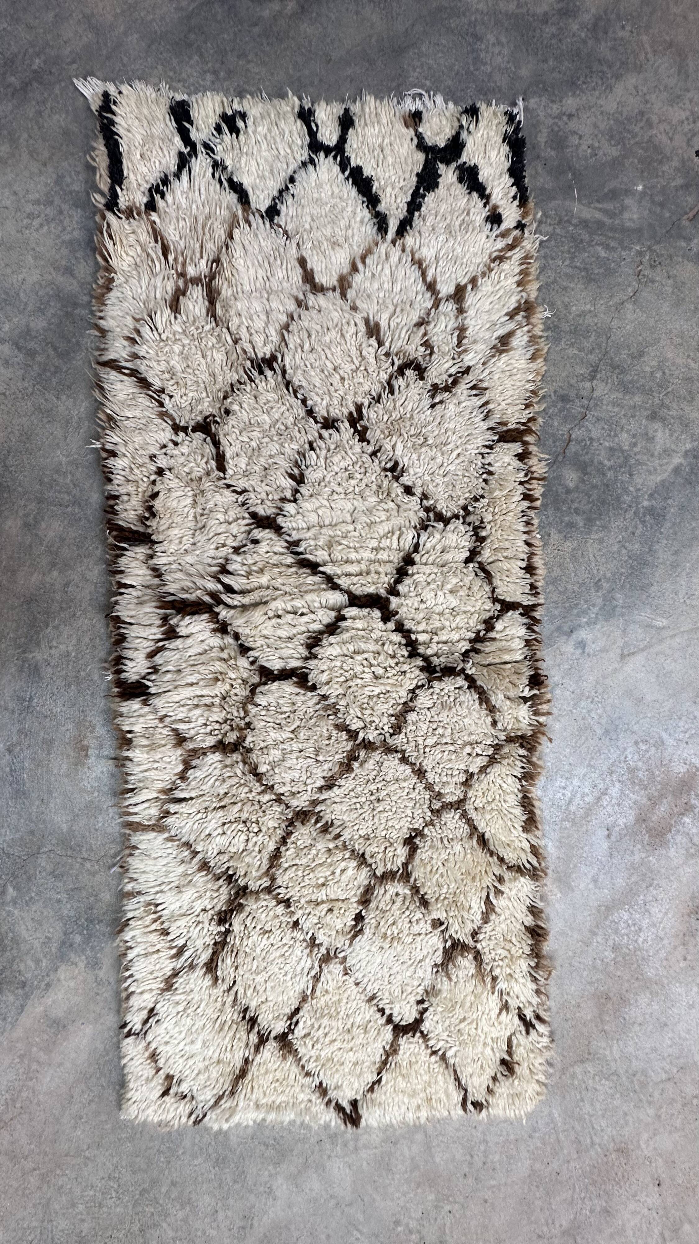Azilal beige Berber rug - 174 x 72 cm