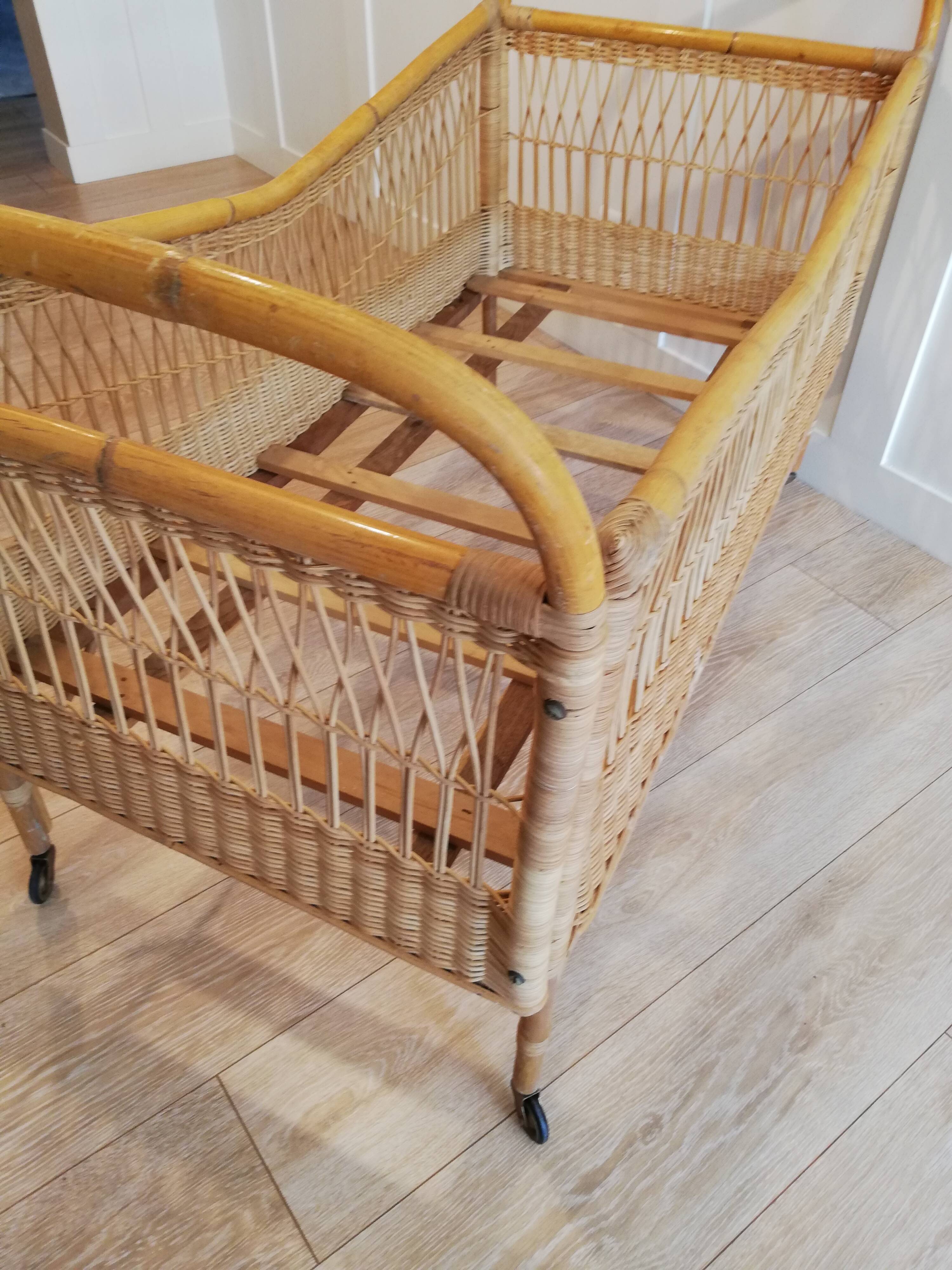 Vintage rattan baby bed