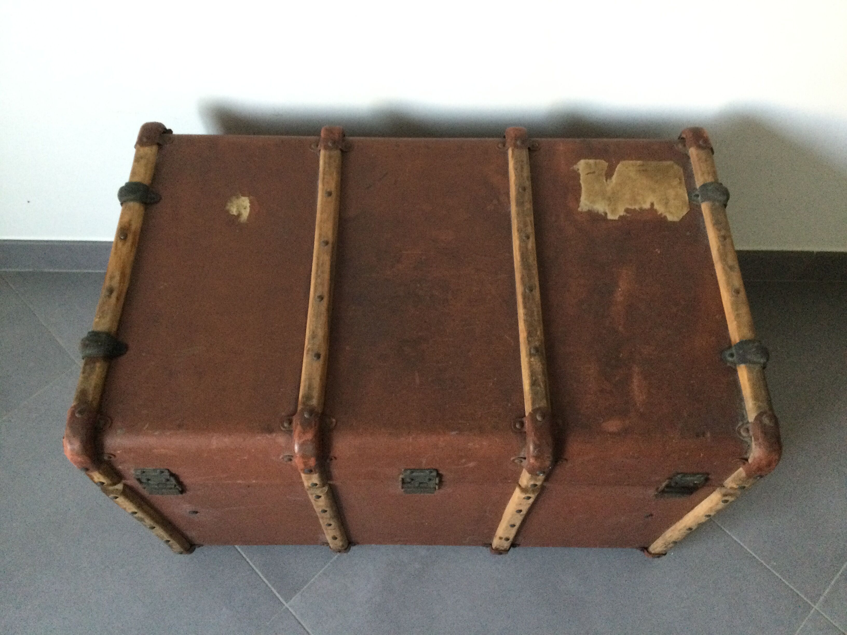 Travel chest