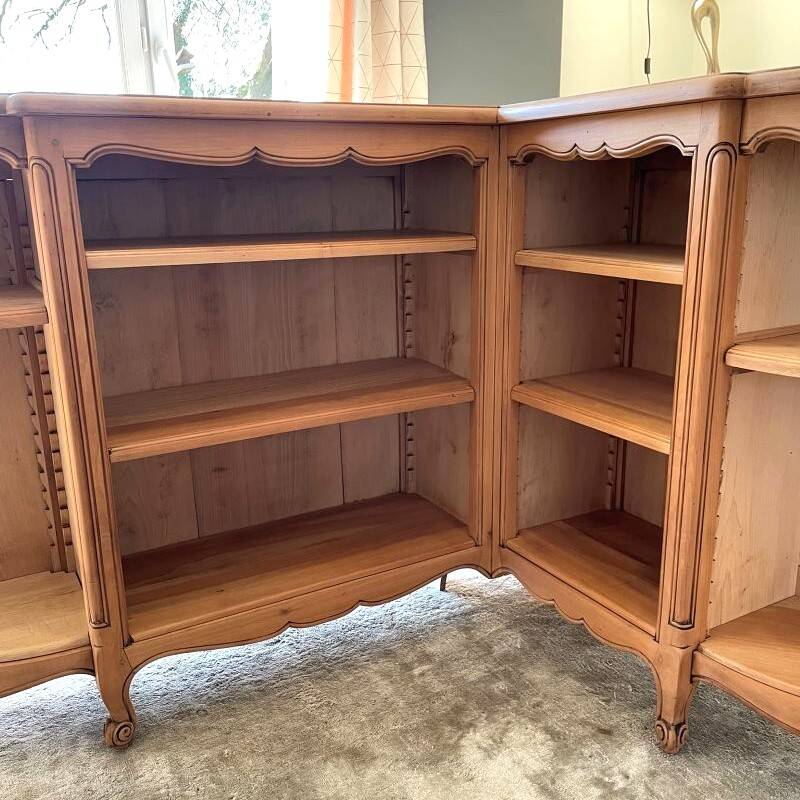 Vintage wooden corner shelf – chic country style