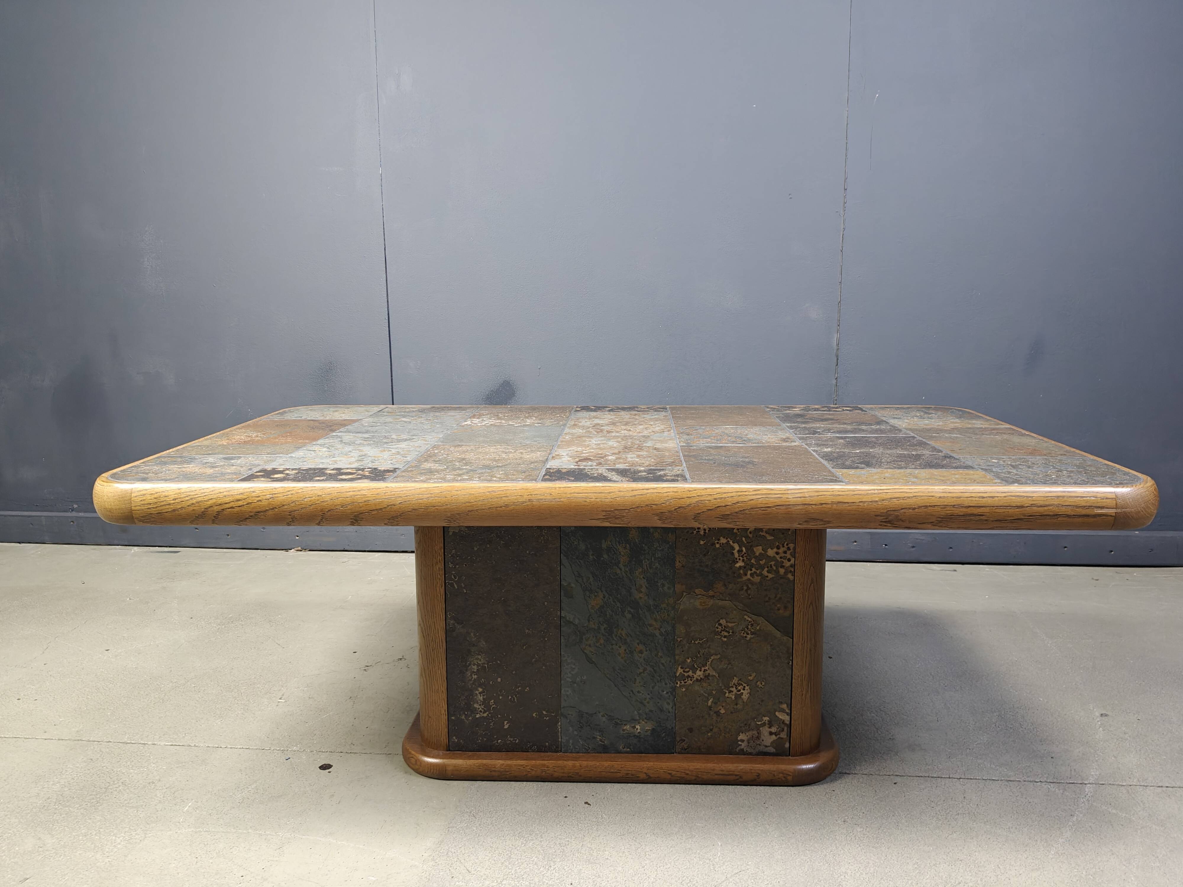 Table basse brutaliste en chêne et pierre, années 1970