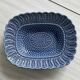 Plat en céramique bleu.