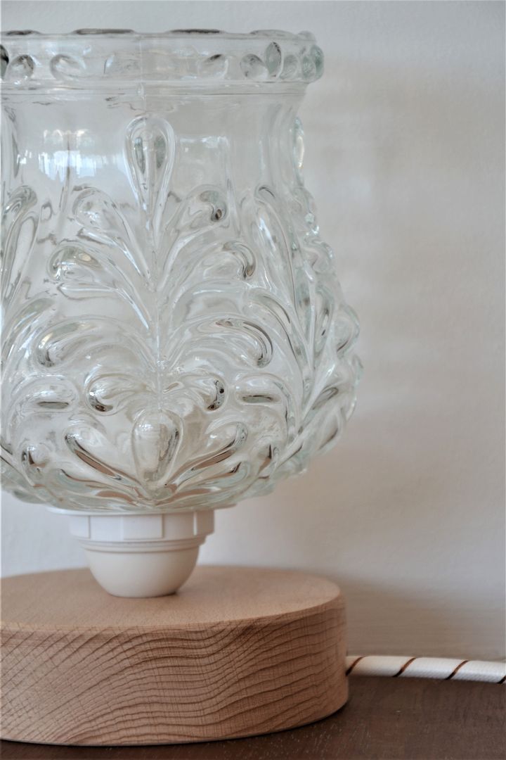 Table lamp glass globe floral motifs