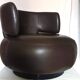 Fauteuil tournant CURL en cuir marron par Roche Bobois