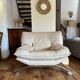 Fauteuil / Causeuse vintage cuir beige avec structure métal
