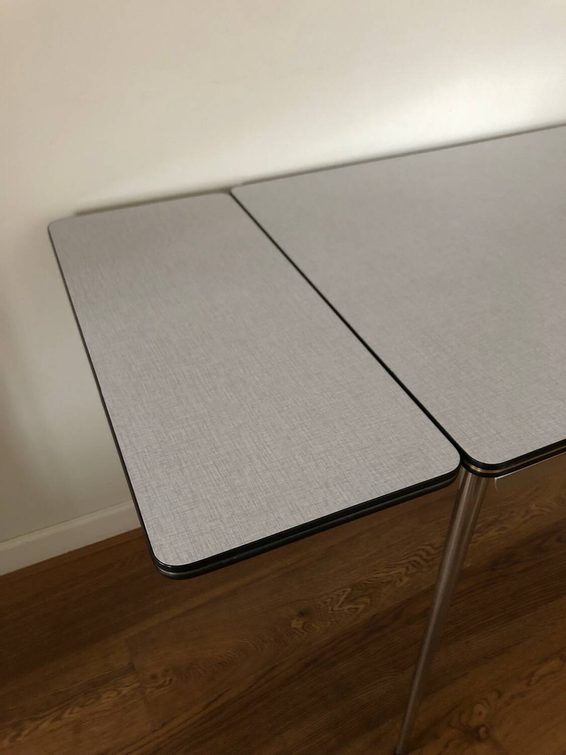 Extendable table