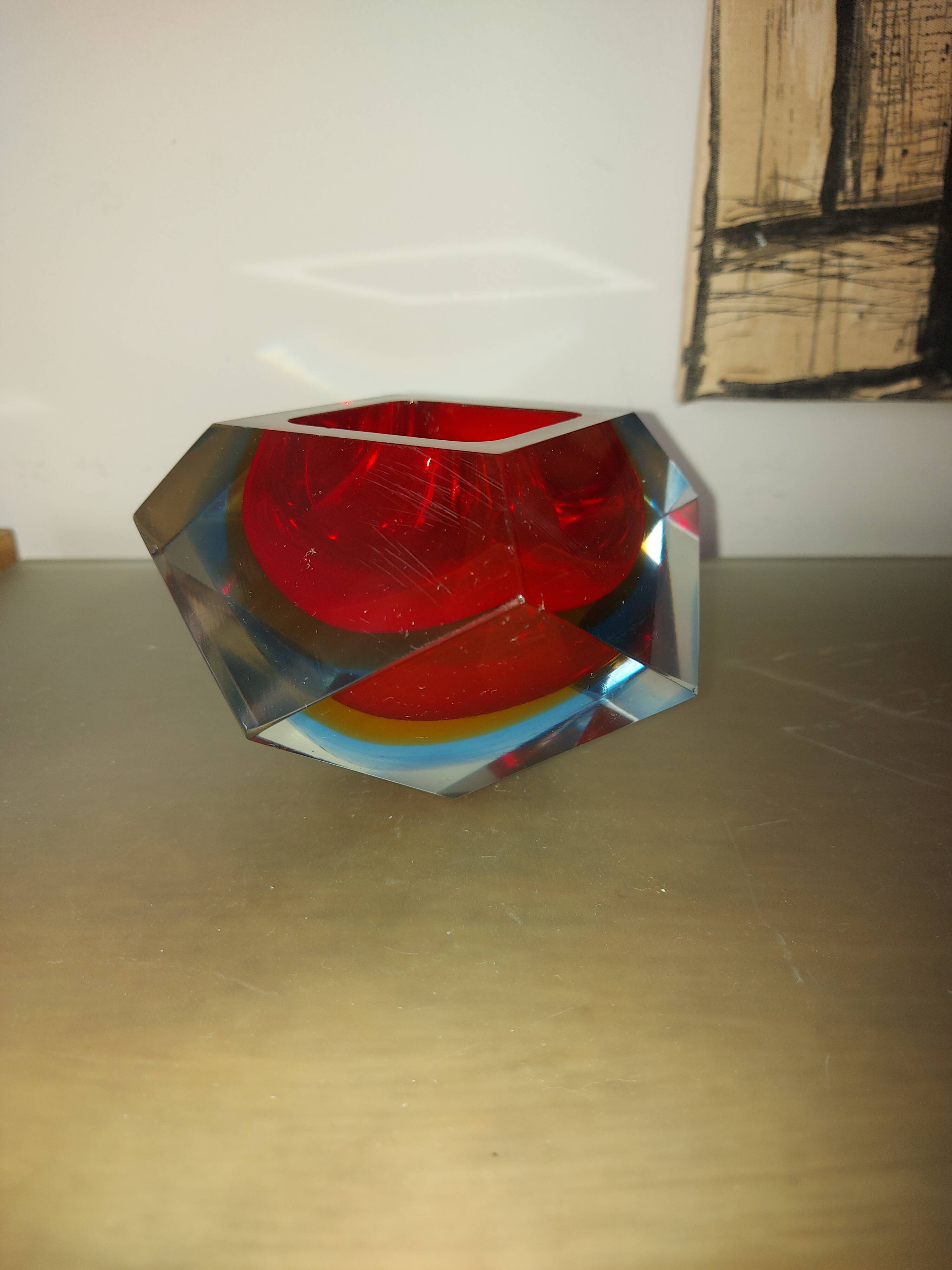 Empty pocket in Murano glass