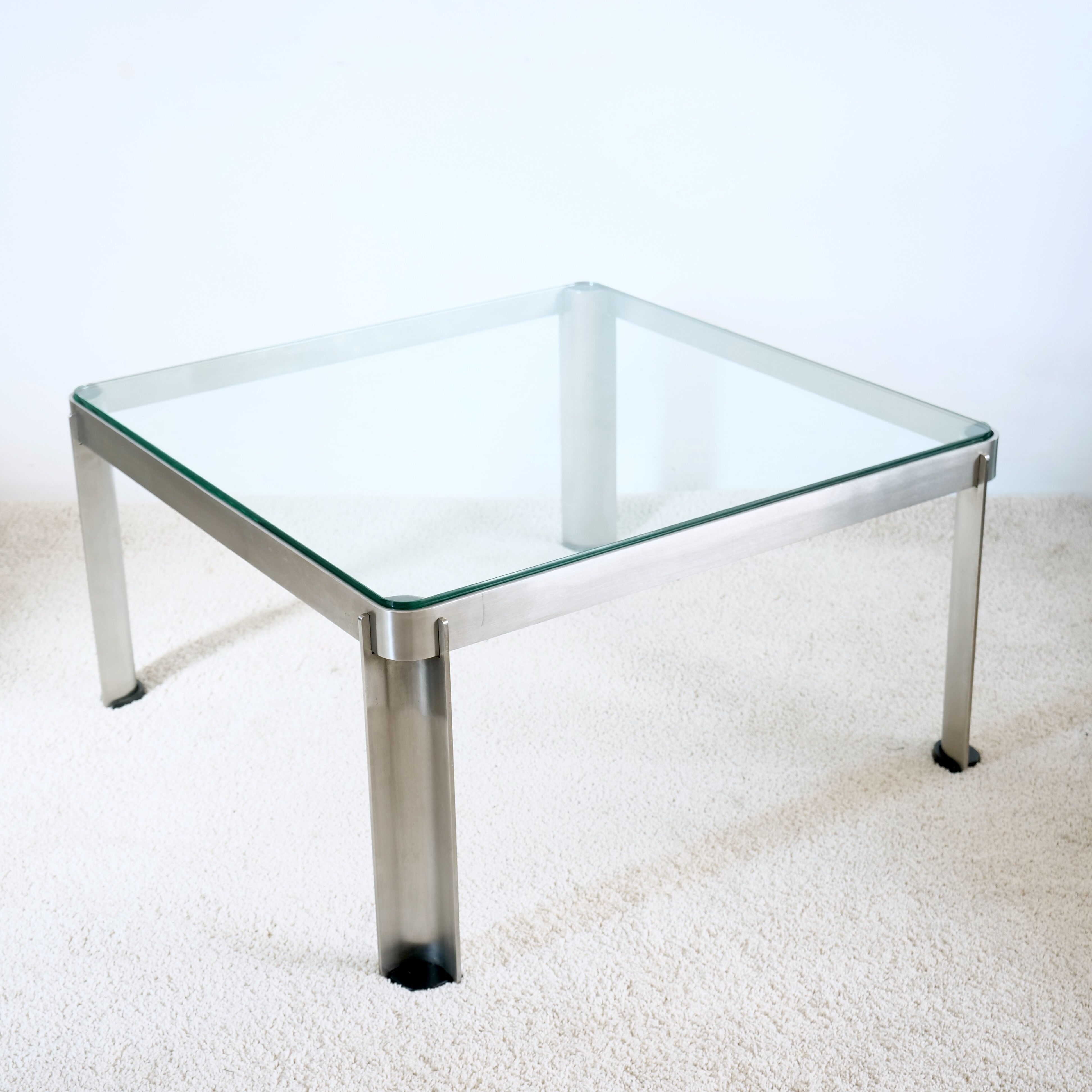 Coffee table model t113 by Osvaldo Borsani for Tecno 1975