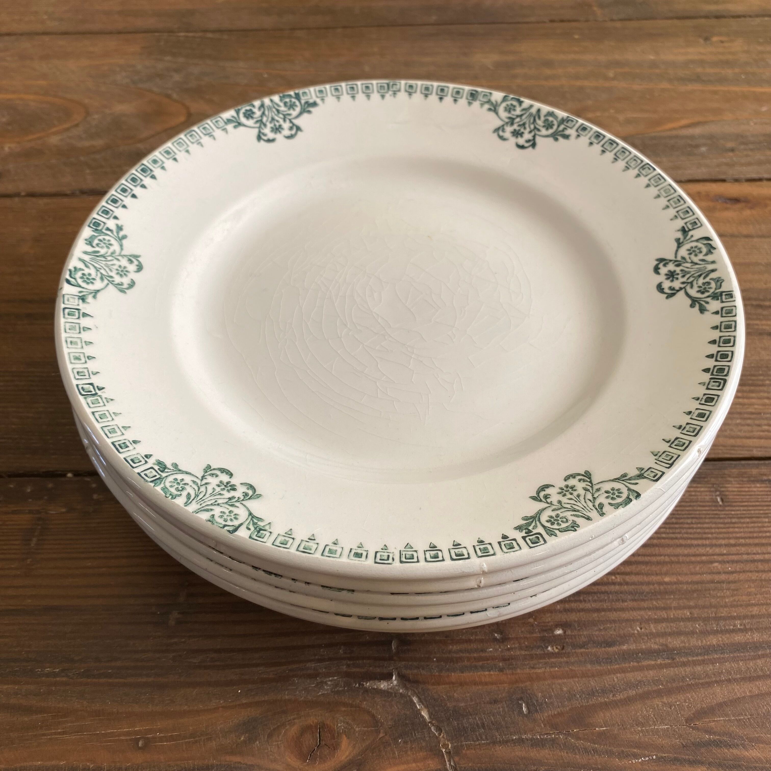 Service st Amand land of iron plates and dishes