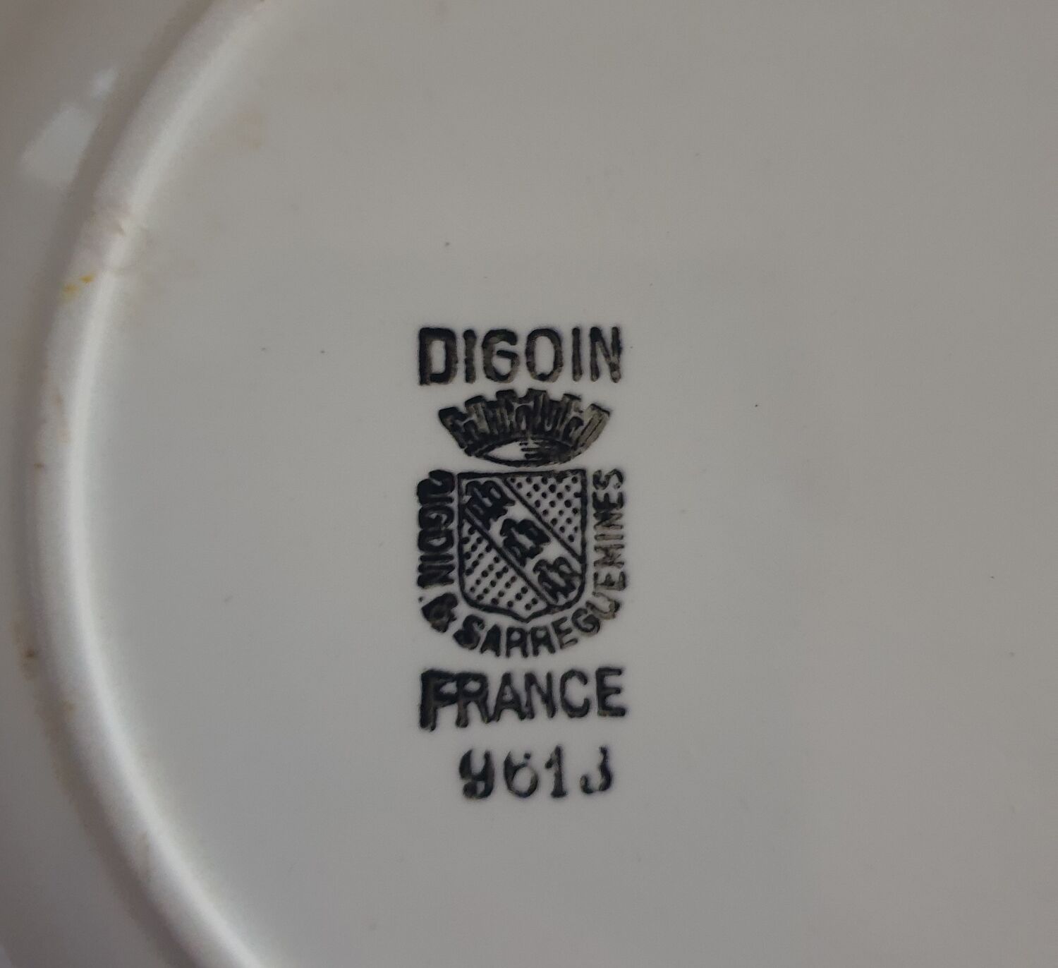 Suite de 5 plates Digoin checkerboard pattern