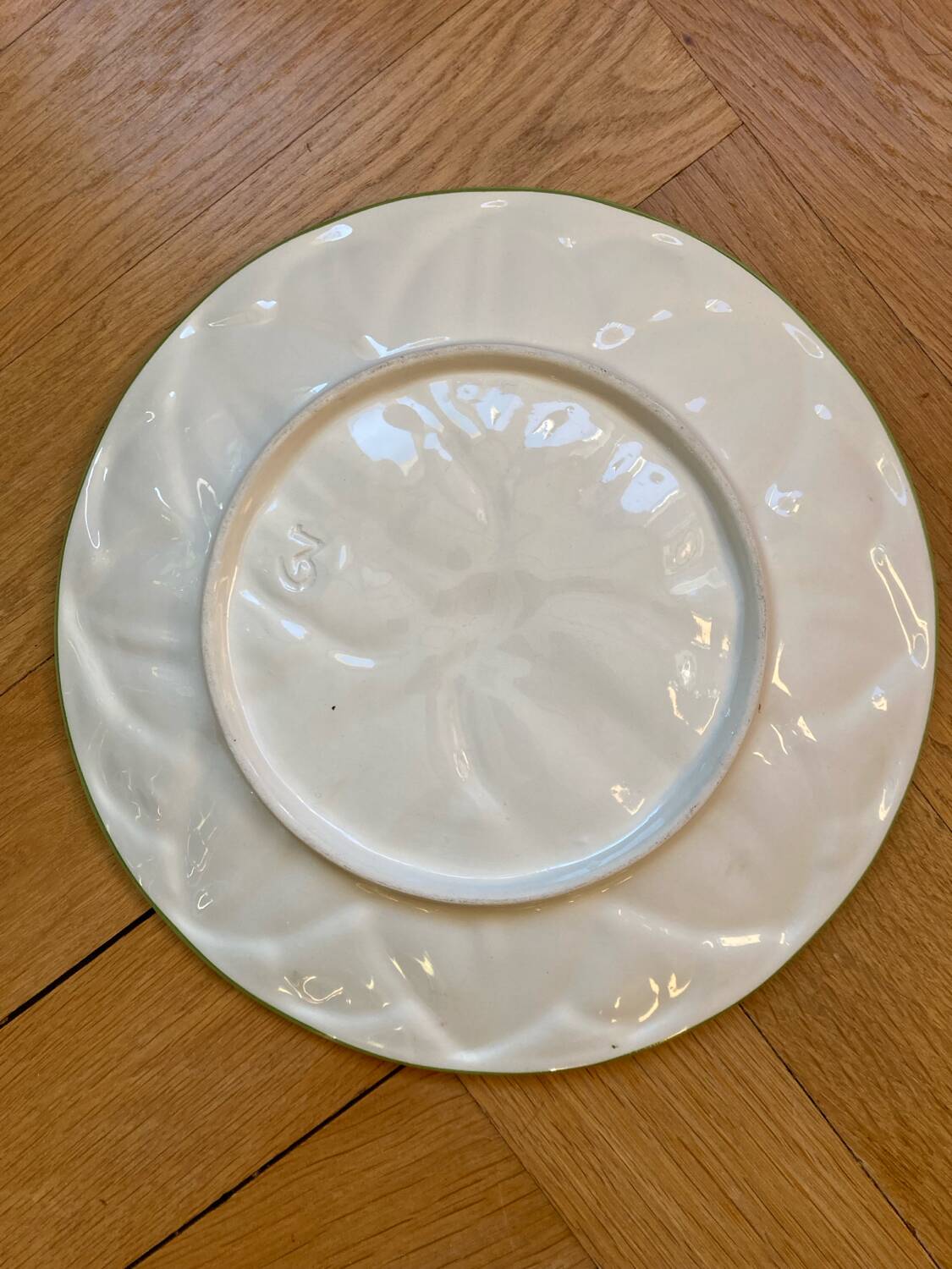 Water lily trompe l'oeil barbotine dish