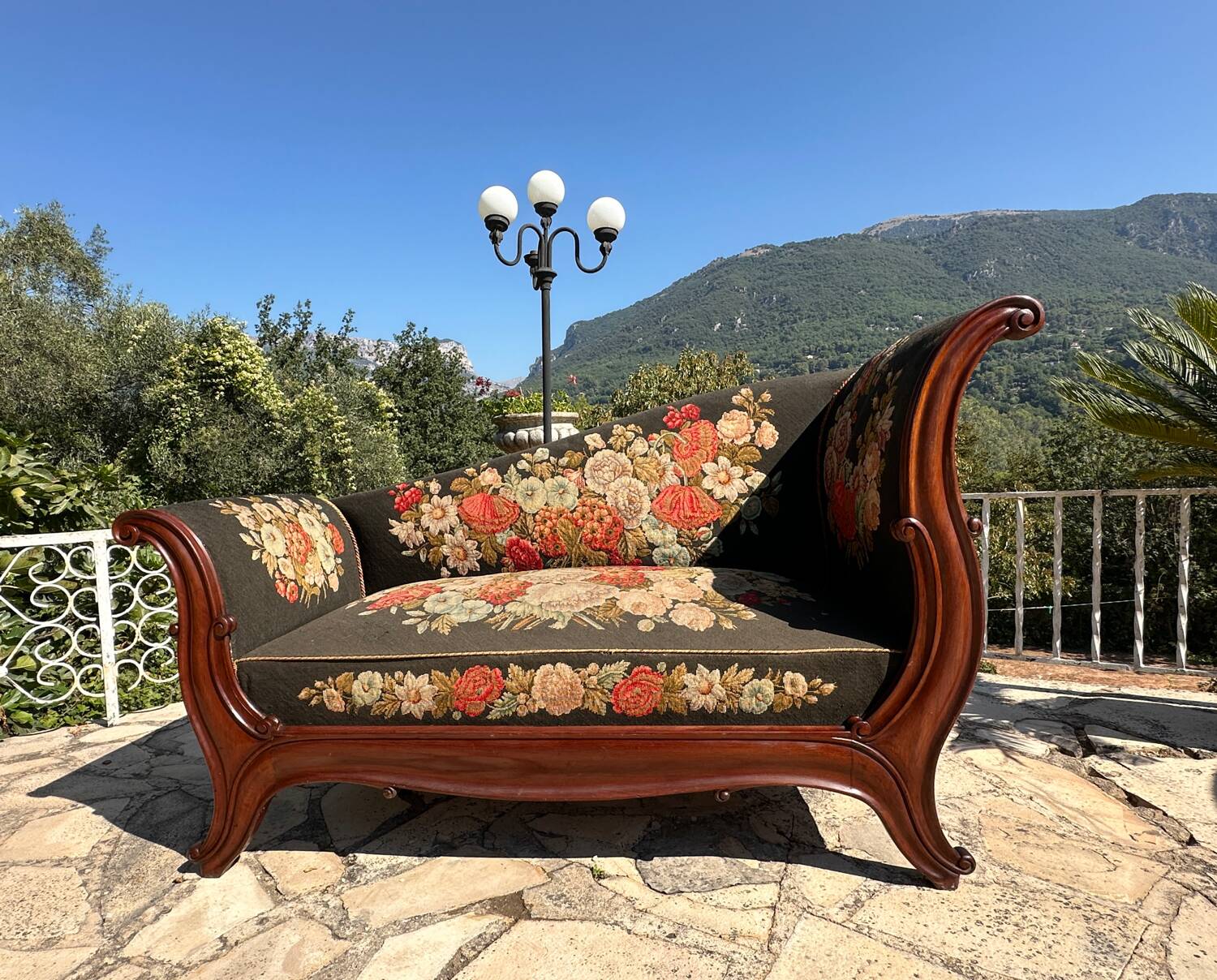 Small Meridian in solid mahogany from the 19th century Restoration period