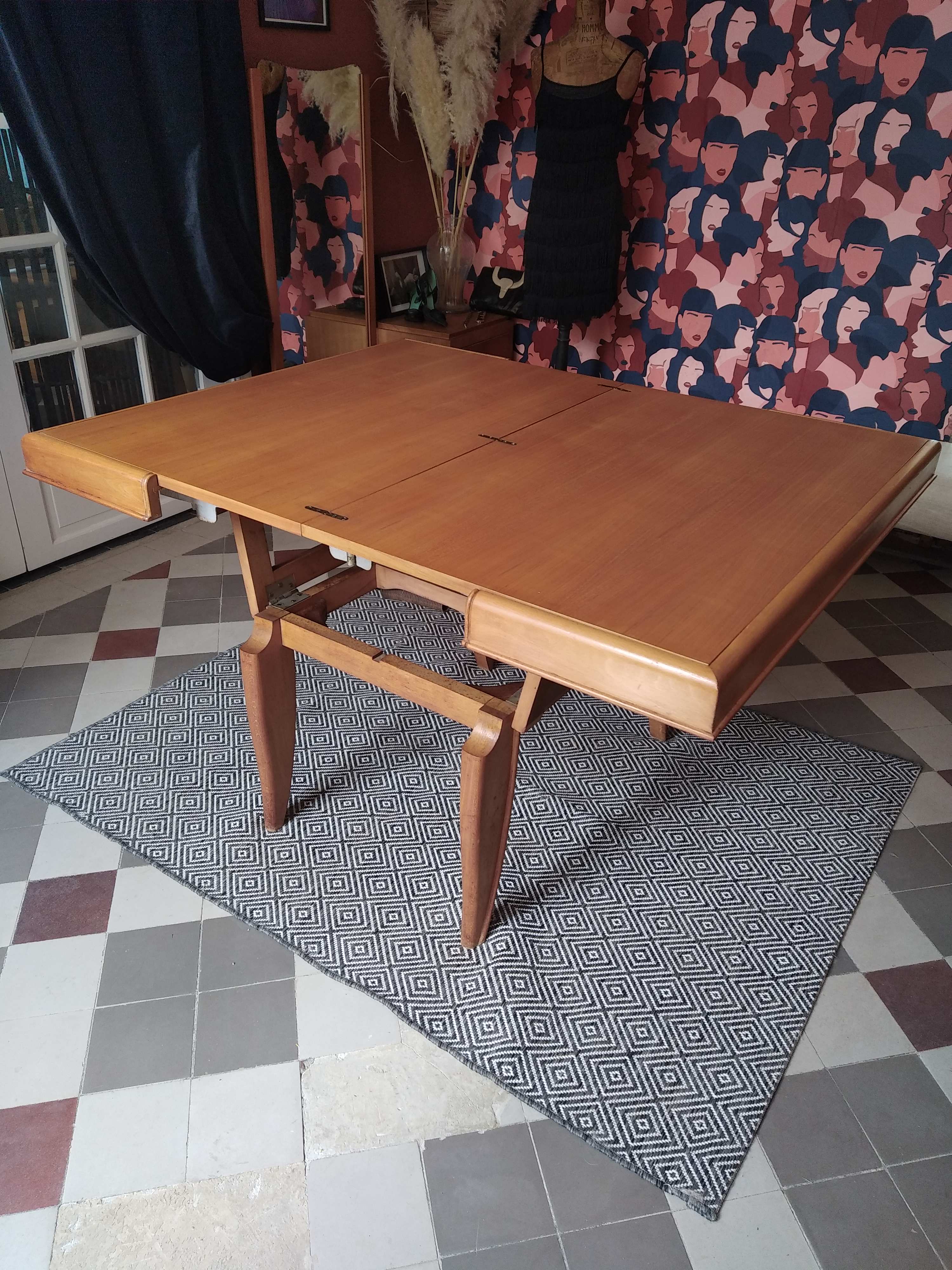 Convertible coffee table