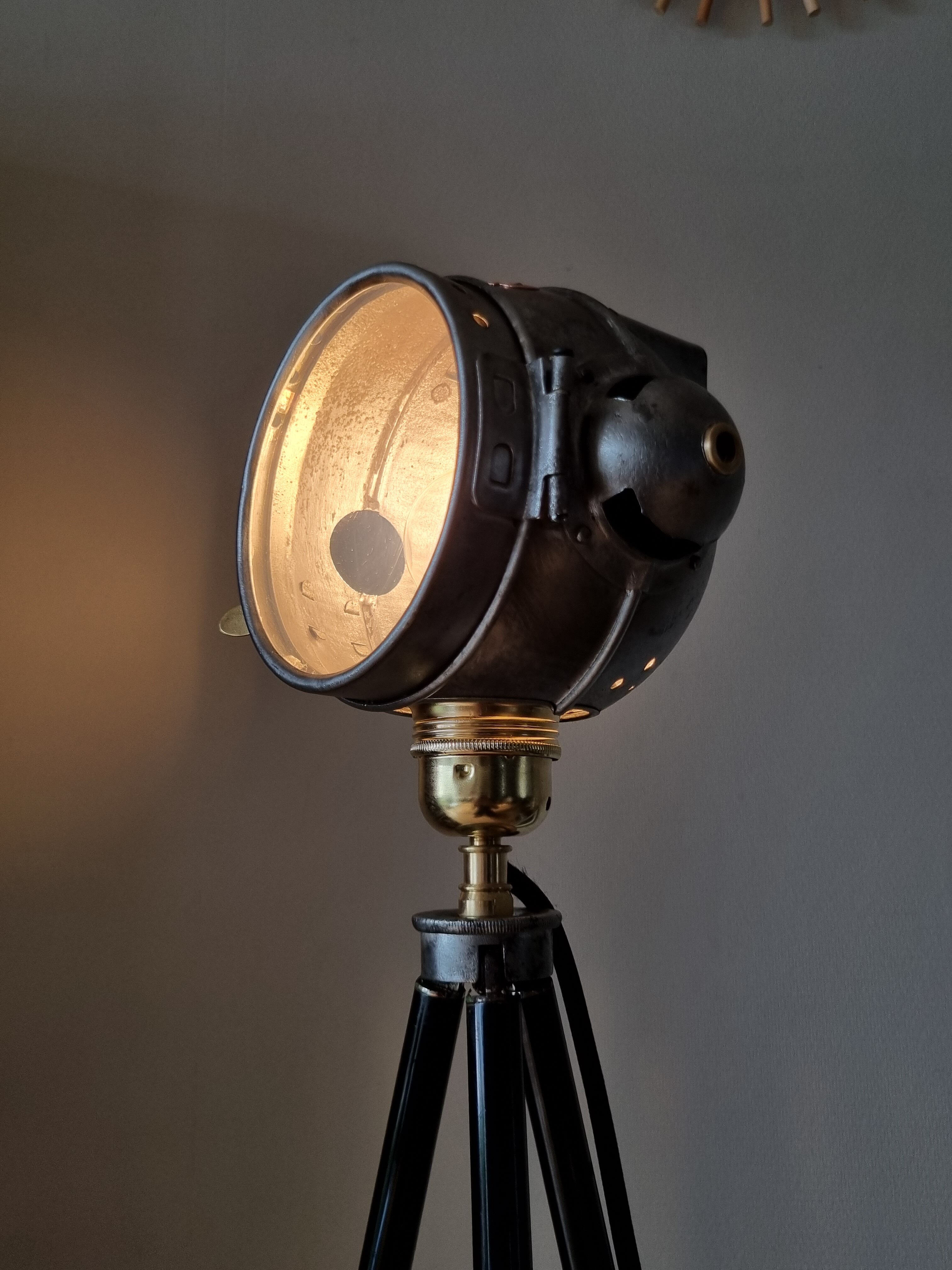 Former tripod projector, Besnard Paris, ca. 1910