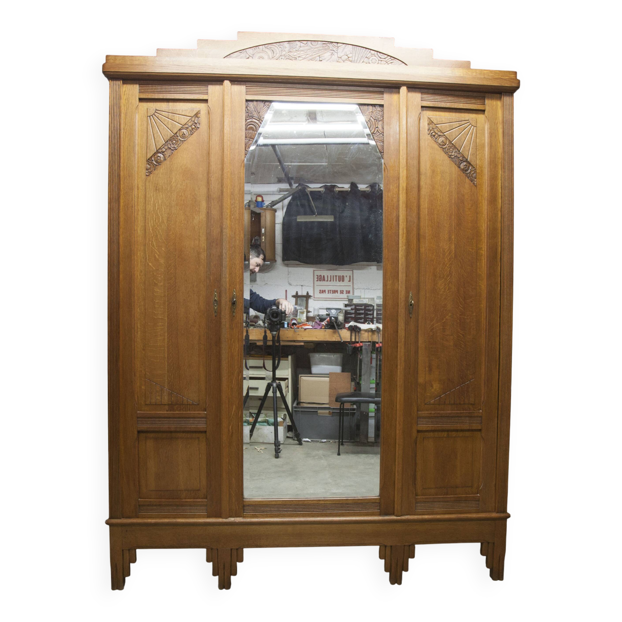 Art Deco carved oak wardrobe - Flemish workshop circa 1930