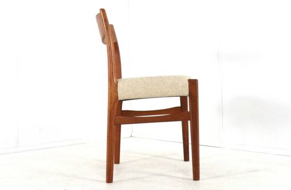 Ensemble de 6 chaises Arne Wahl Iversen pour Glyngøre Mobelfabrik avec nouvelle tapisserie.