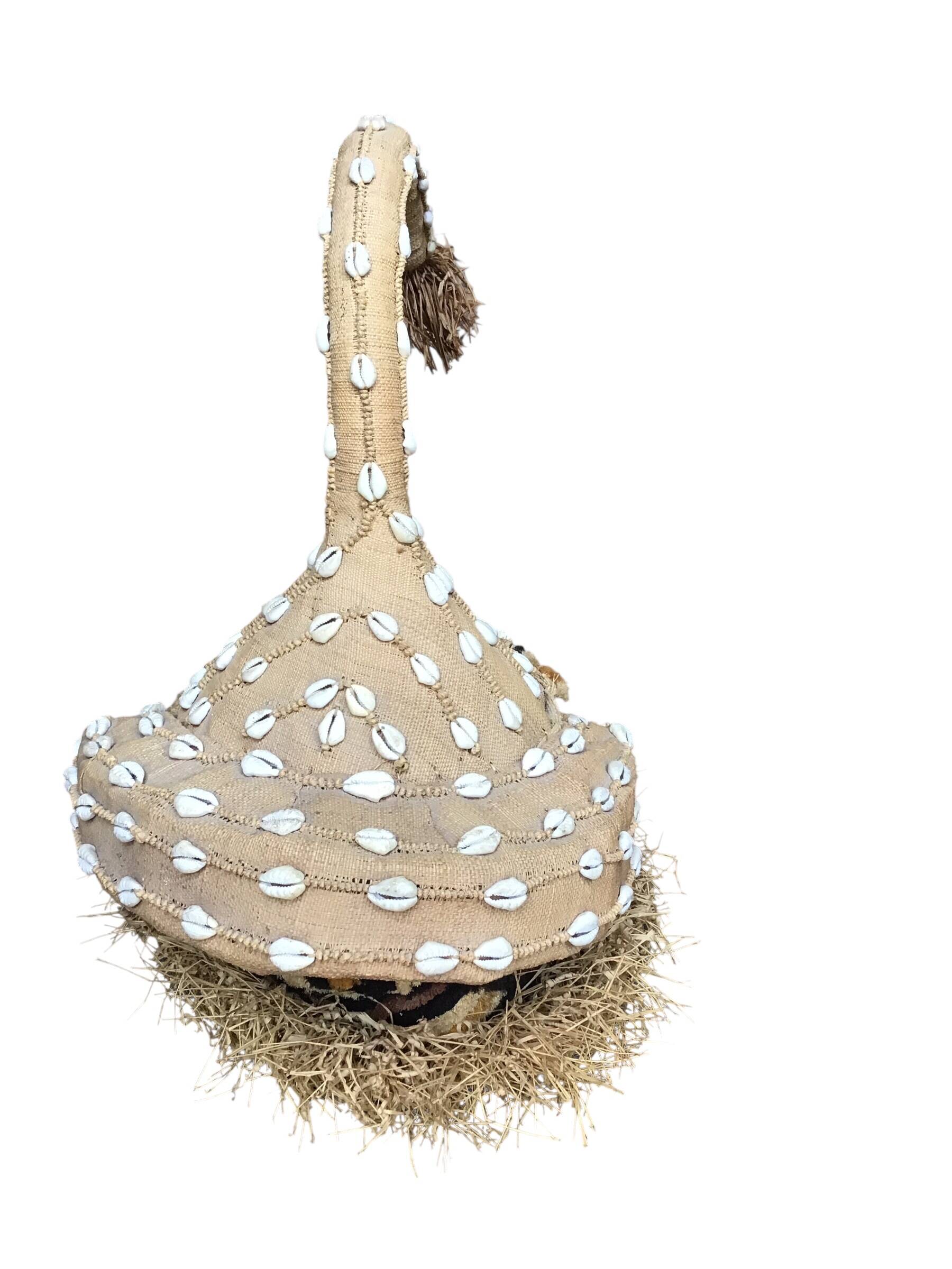 Masque-heaume éléphant Kuba Mukyeem / Mukenga – Congo – Cauris & raphia