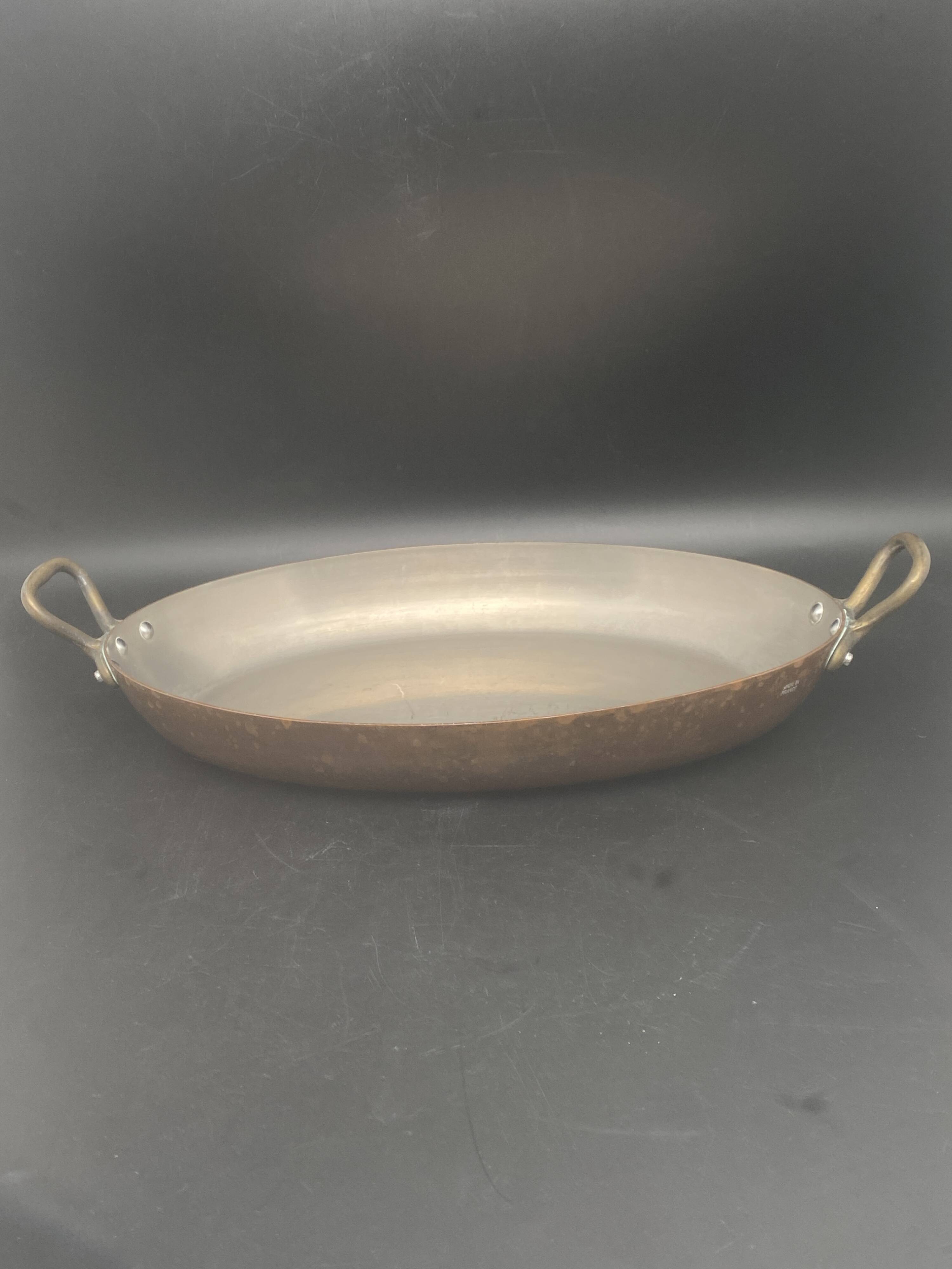 Oval dish with lid in white metal and copper