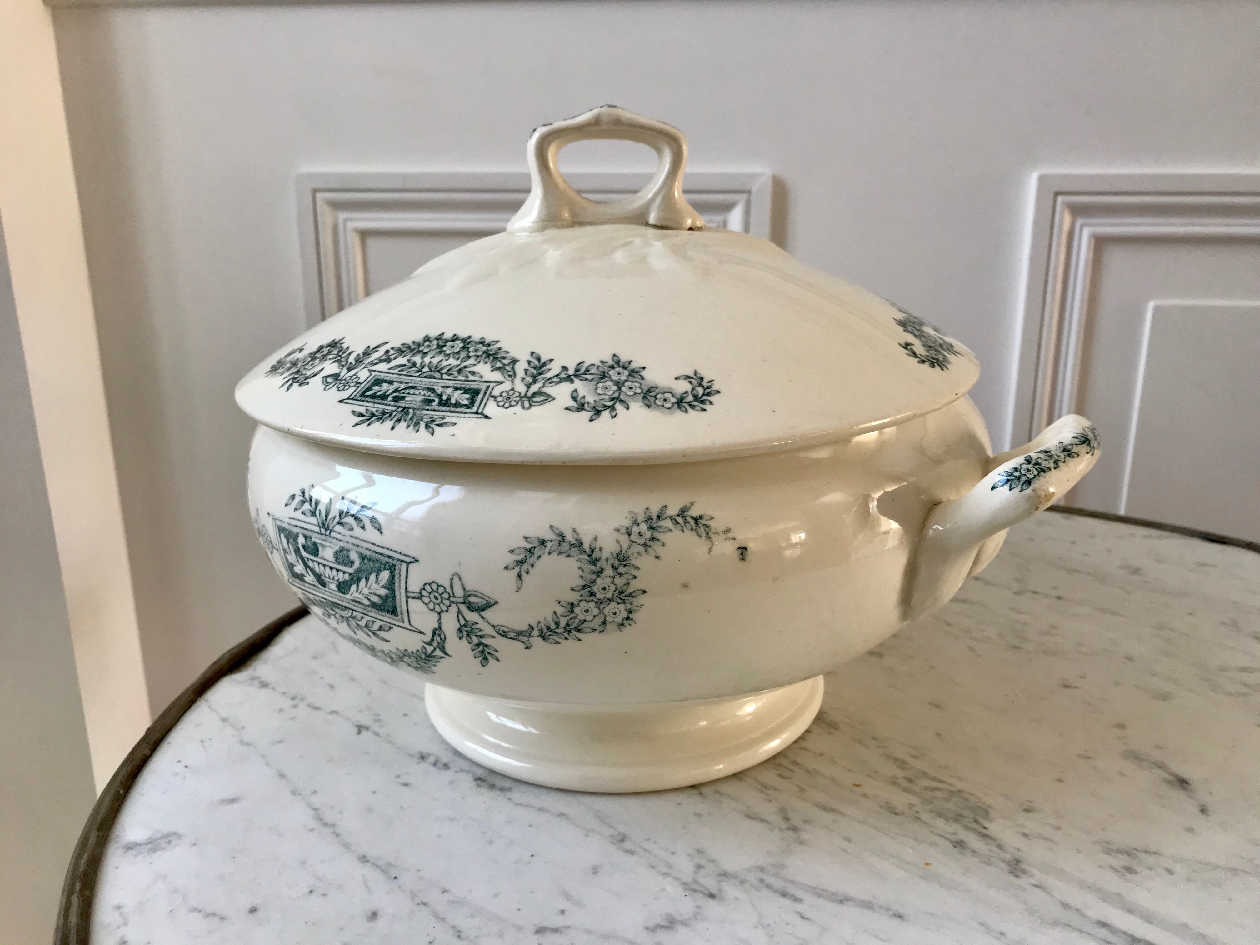 Soup pot Terre de Fer Longchamp model "Lutèce" late nineteenth