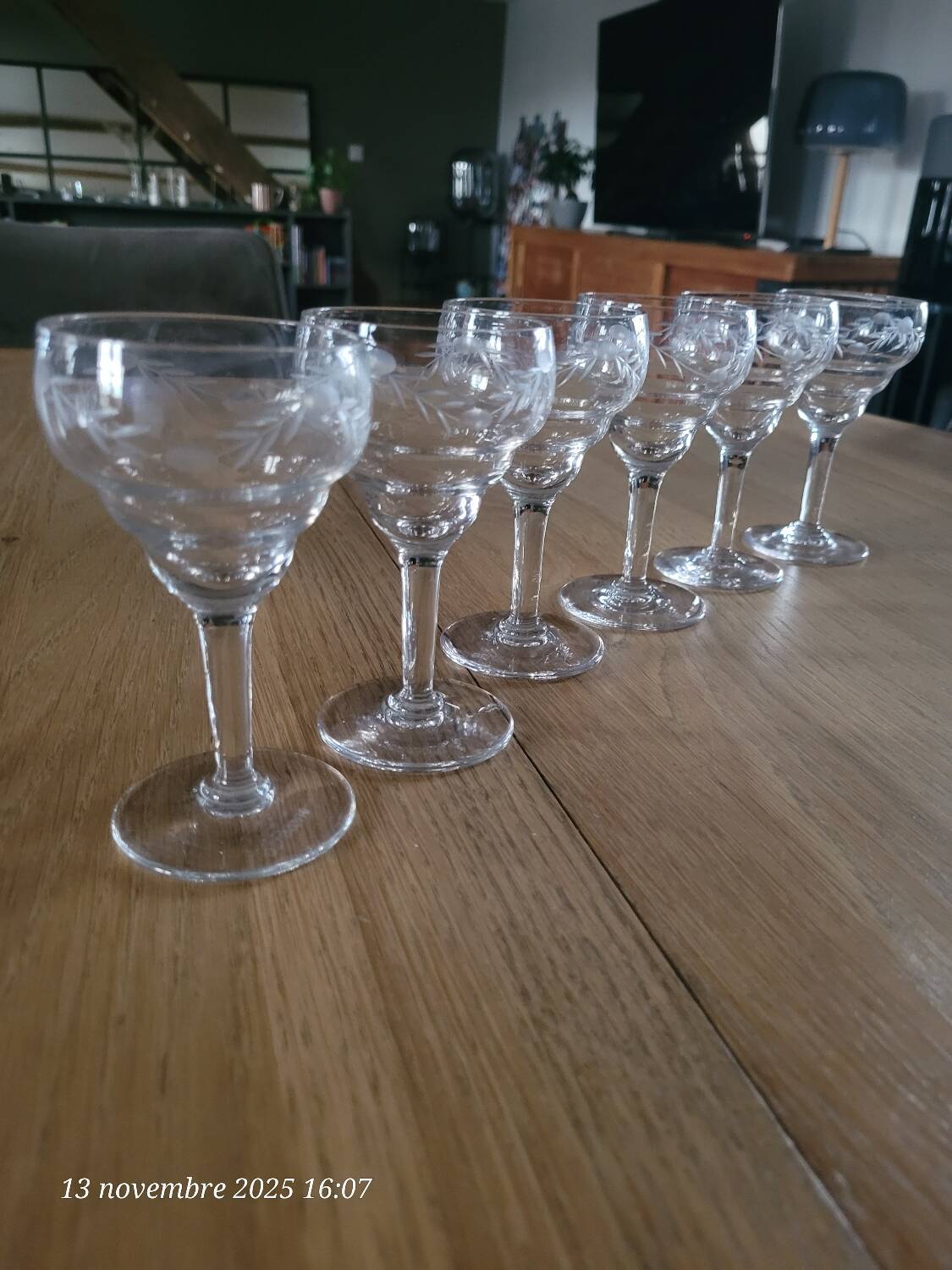 6 verres à pied anciens